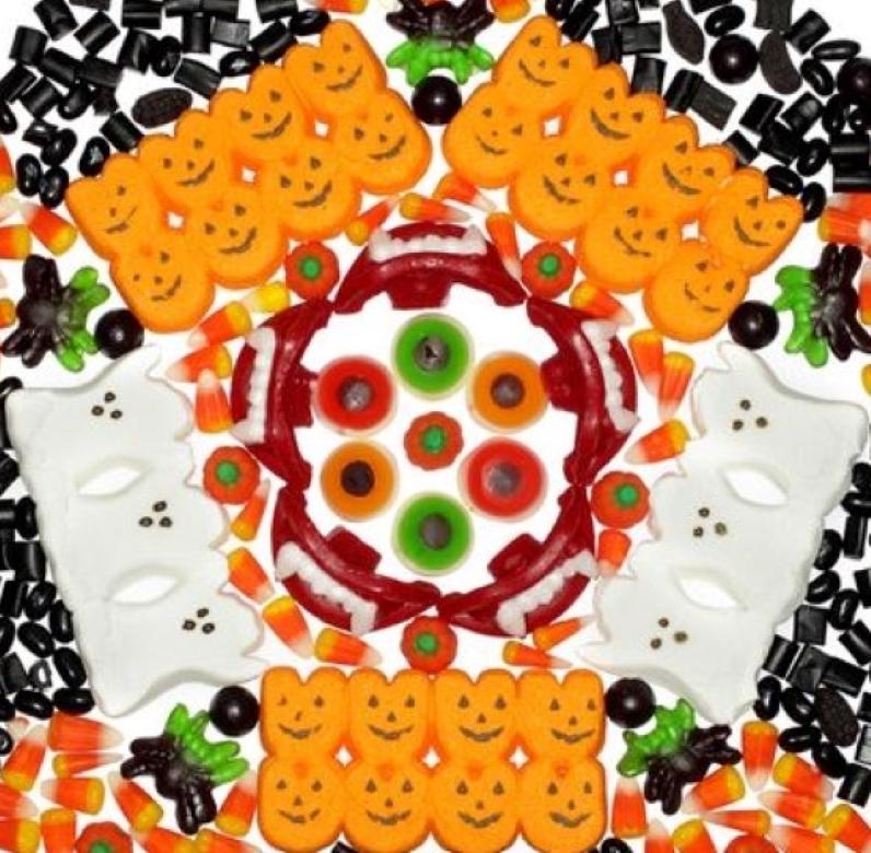 Boo Boo, Halloween, Fotografie in limitierter Auflage, Farbe, Dekor für Kinder, Spielzimmer, Orange – Photograph von Paula Brett