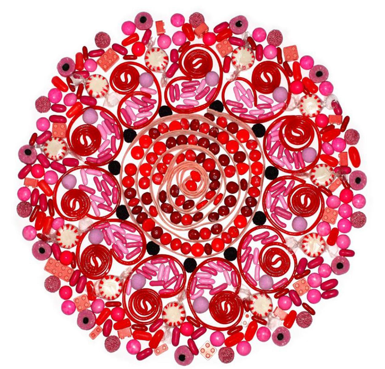 Paula Brett Color Photograph – Ring Around the Rosey, Candy, Sweets, Limited Edition Fotografie, gerahmt, Herze