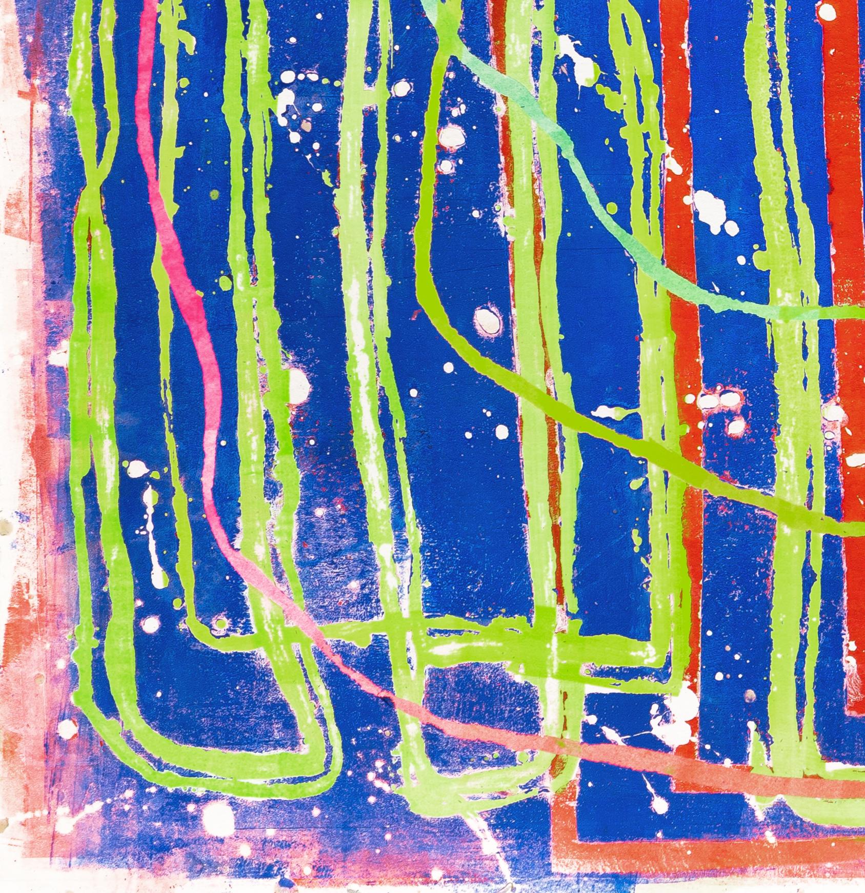 0105: zeitgenössisches, abstraktes, gestisches Gemälde mit grünen, roten und rosa Linien auf Blau (Abstrakt), Art, von Paula Cahill