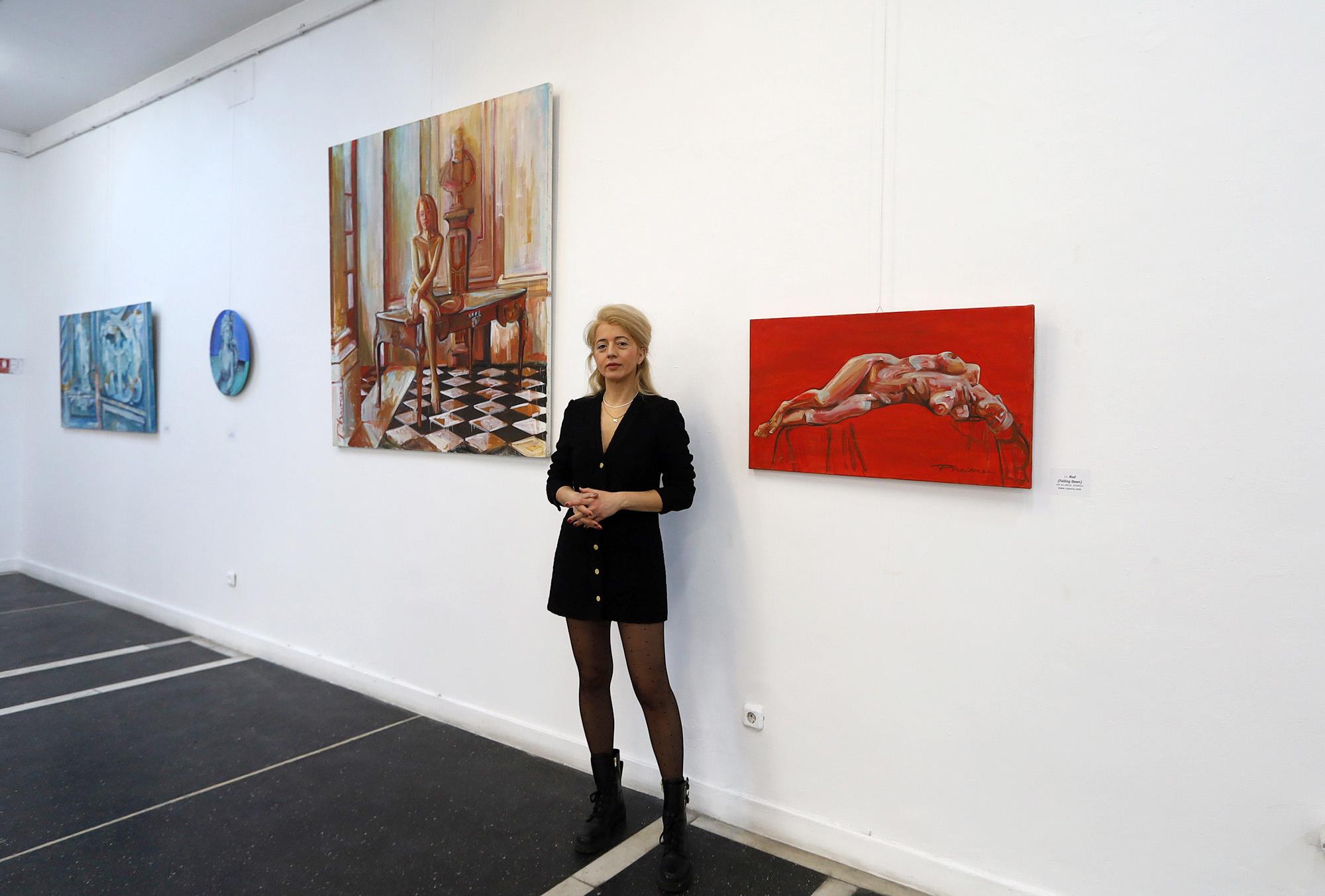 Akt in französischem Interieur – extragroßes Ölgemälde von Paula Craioveanu im Angebot 2