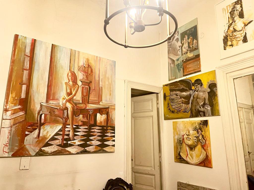 Akt in französischem Interieur – extragroßes Ölgemälde von Paula Craioveanu im Angebot 4