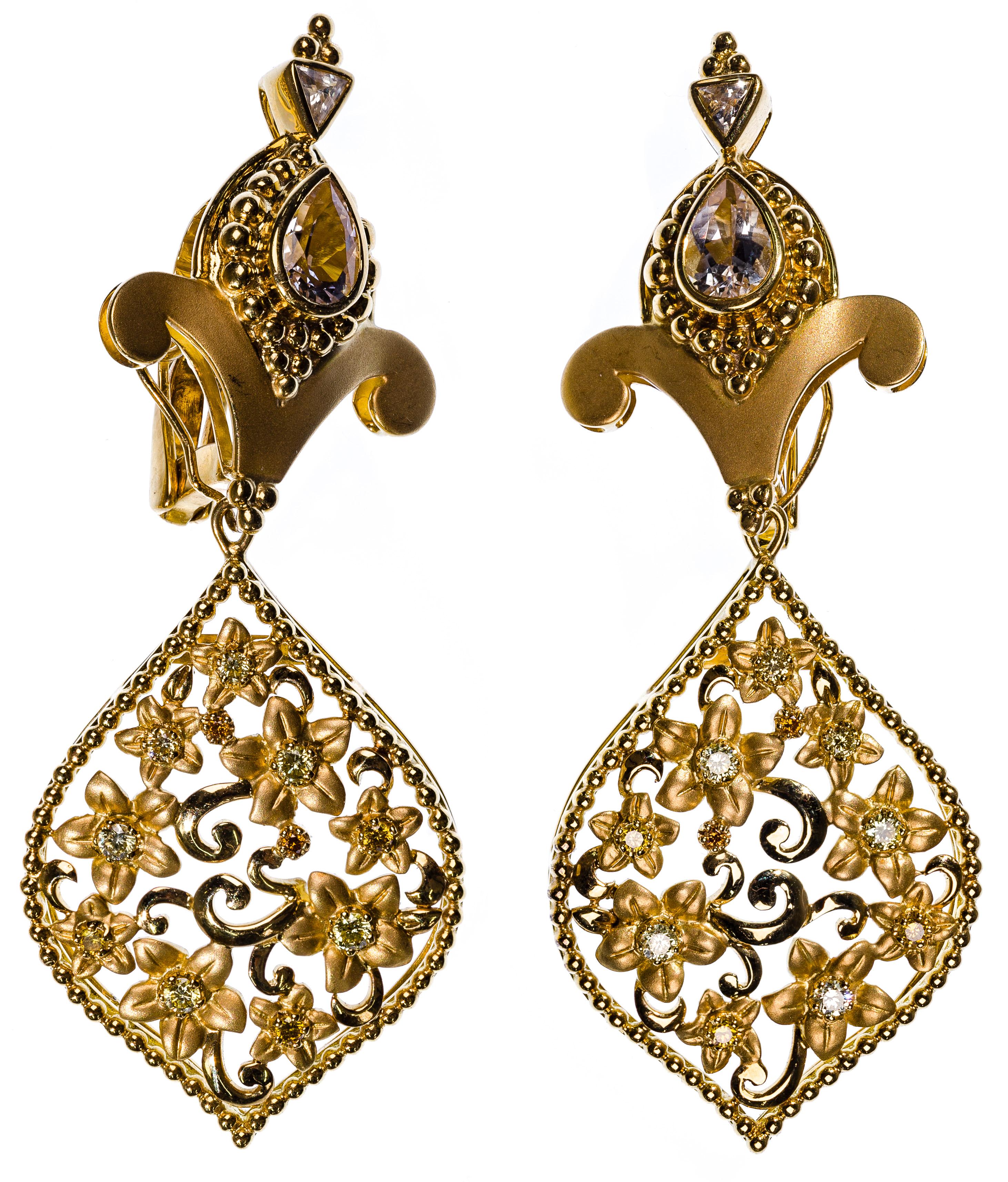 Paula Crevoshay, boucles d'oreilles à clips en or jaune 18 carats et pierres précieuses Bon état - En vente à Perry, FL