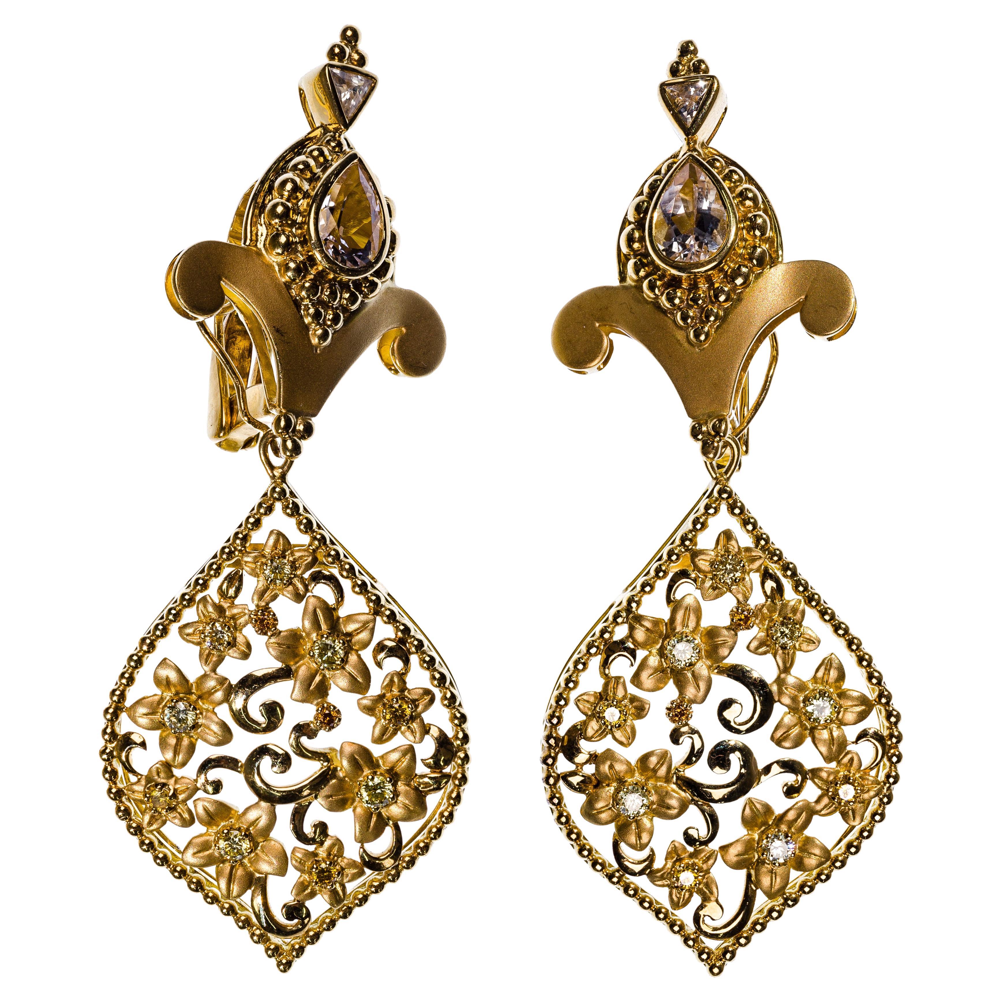 Paula Crevoshay, boucles d'oreilles à clips en or jaune 18 carats et pierres précieuses en vente