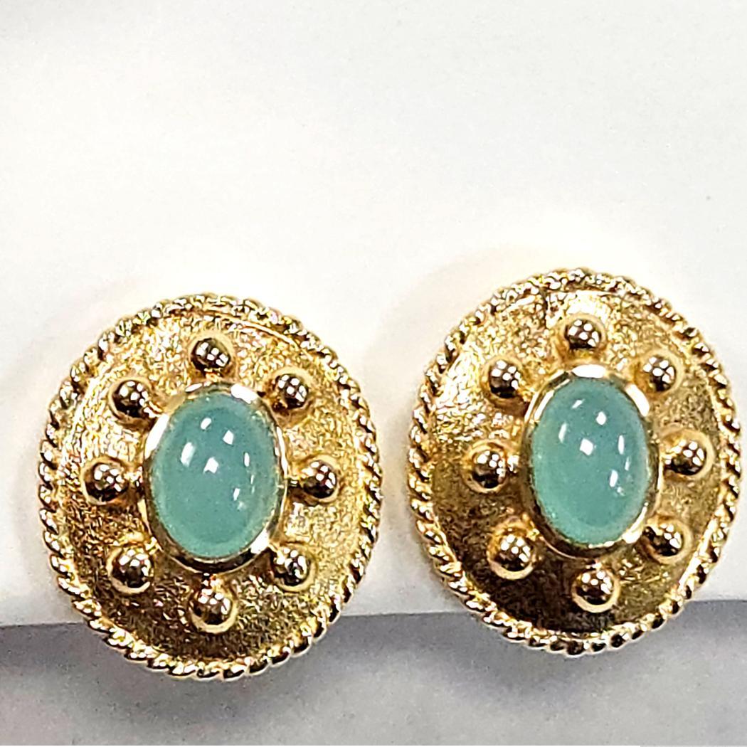 Orecchini con acquamarina in oro giallo 18kt di Paula Crevoshay - ovali cabochon, 2,5ctw, a clip

Sofisticati e da collezione, questi orecchini sono un'autentica creazione dell'acclamata artista di gioielli Paula Crevoshay, famosa per l'uso di
