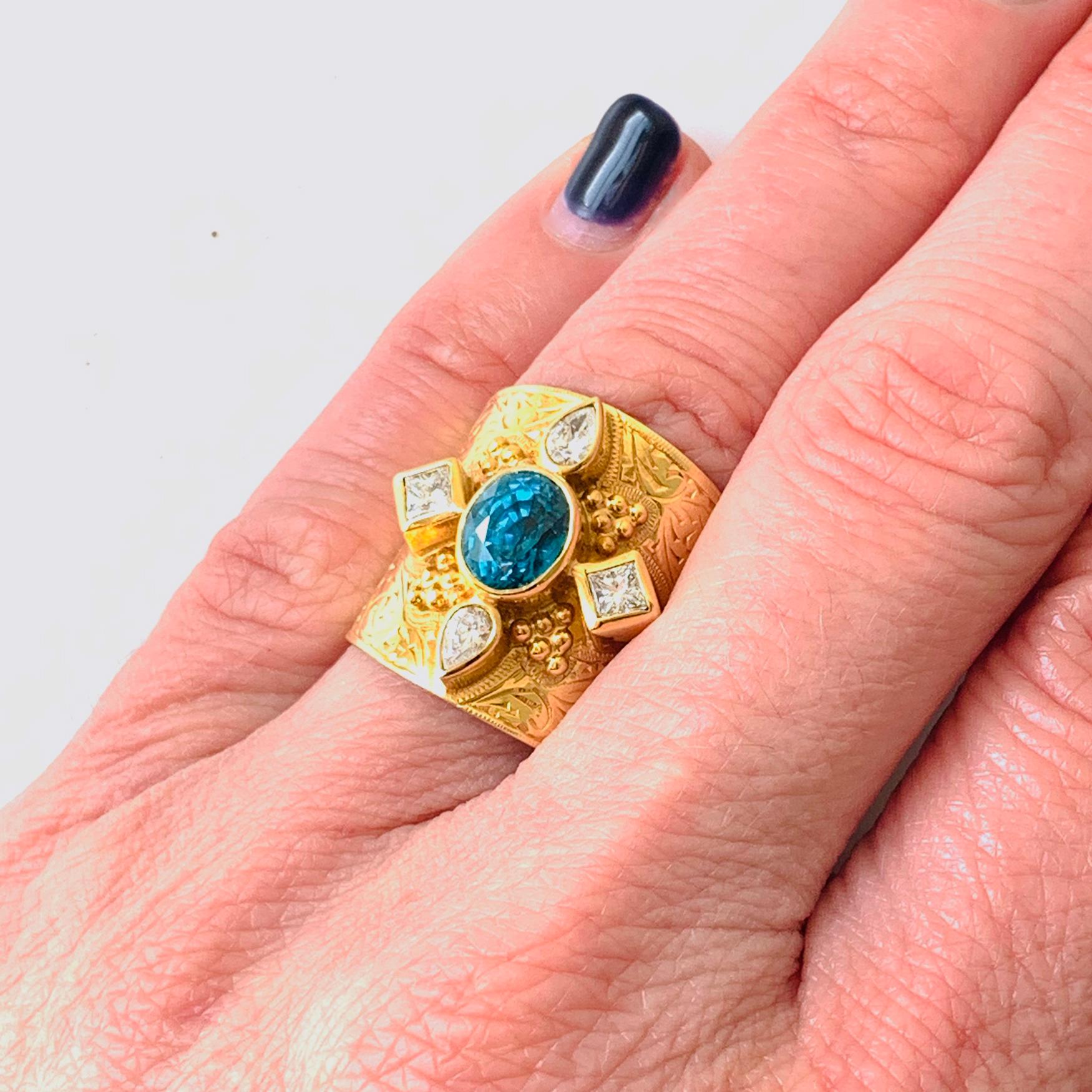 Paula Crevoshay, bague jonc en or avec zircon bleu et diamants Neuf - En vente à Carmel, CA
