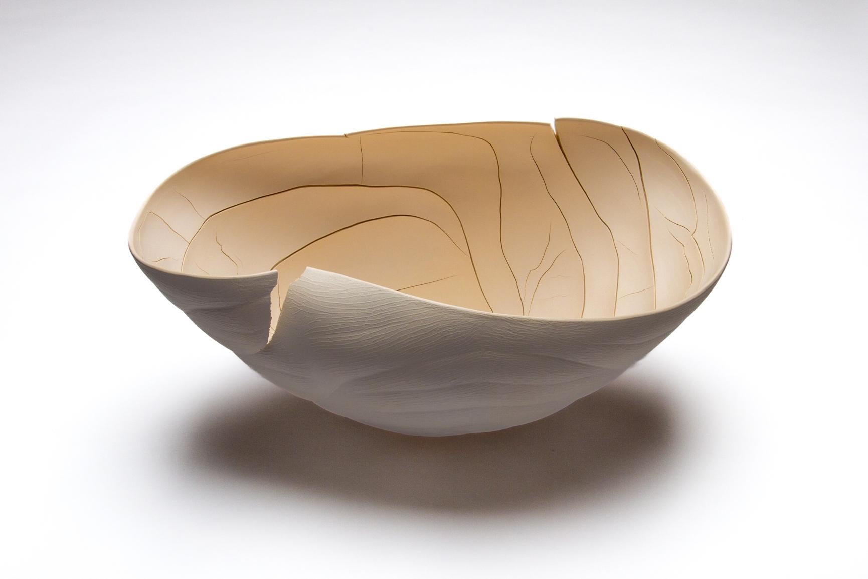 Paisaje interior - blanco crema, contemporáneo, abstracto, porcelana, escultura en venta 1