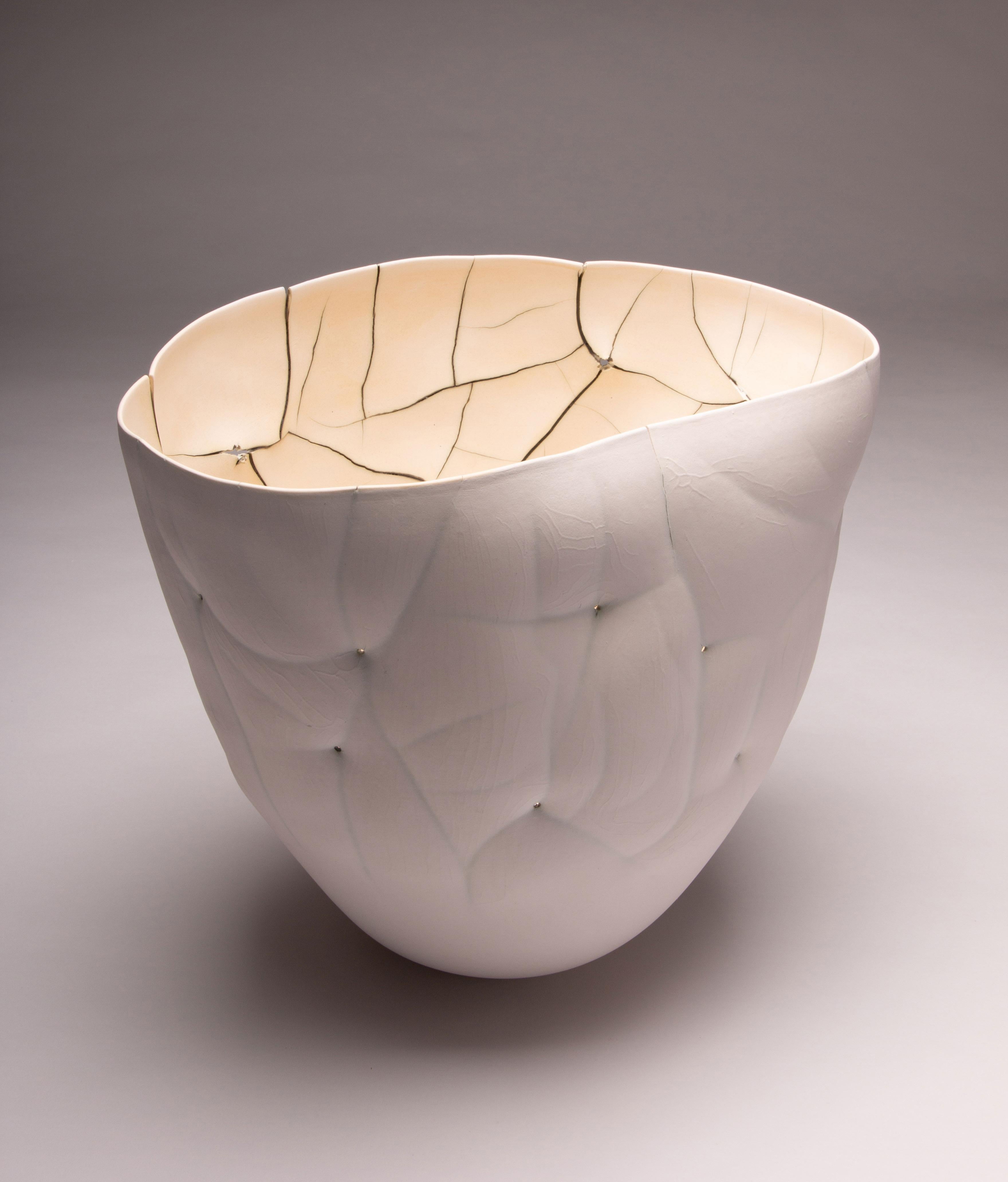 Permeable Skin - blanc, contemporain, abstrait, porcelaine, sculpture - Contemporain Sculpture par Paula Murray