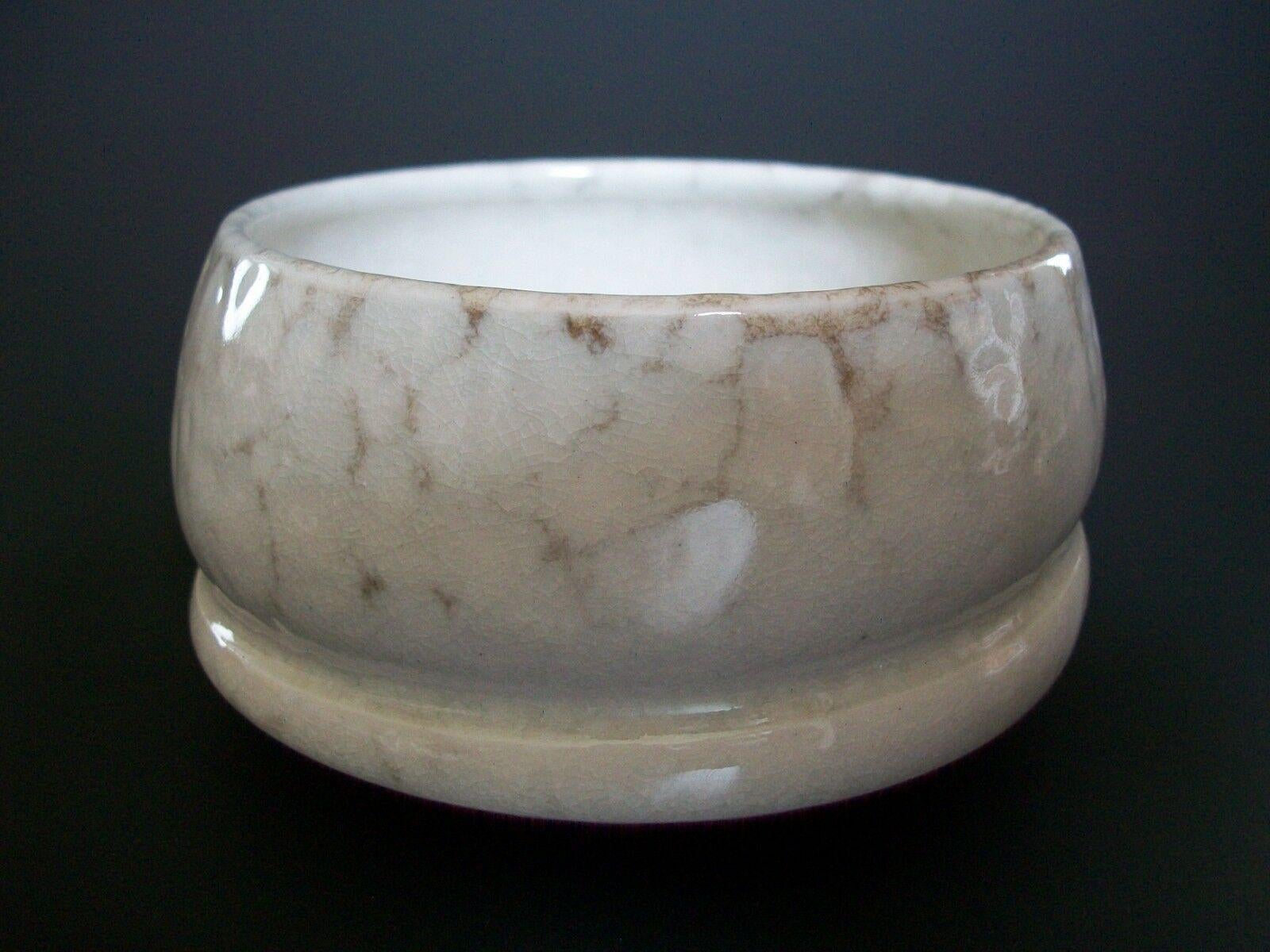Paula Murray, Glazed Wheel Thrown Sculptural Porcelain Bowl, Canada, C. 1997 For Sale 4