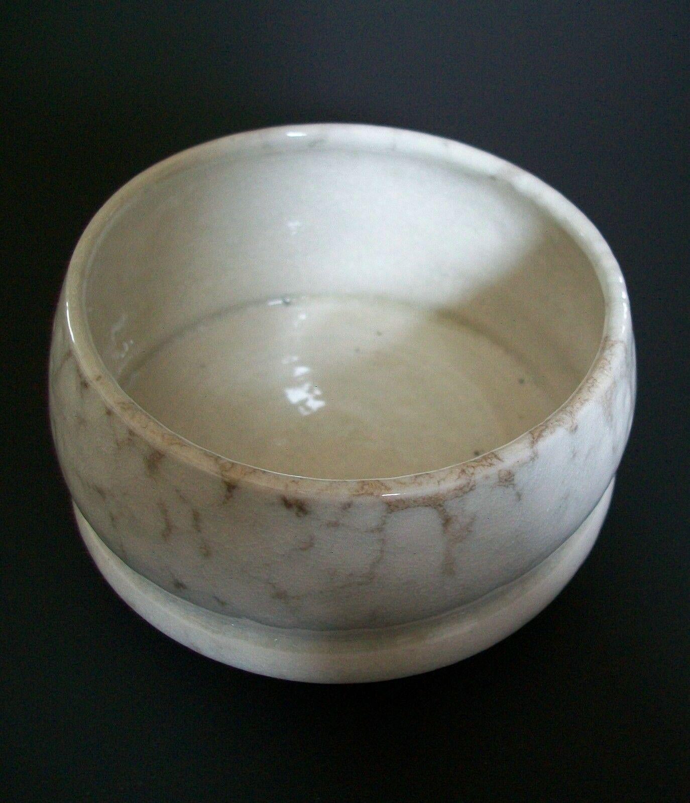 Paula Murray, Glazed Wheel Thrown Sculptural Porcelain Bowl, Canada, C. 1997 For Sale 5