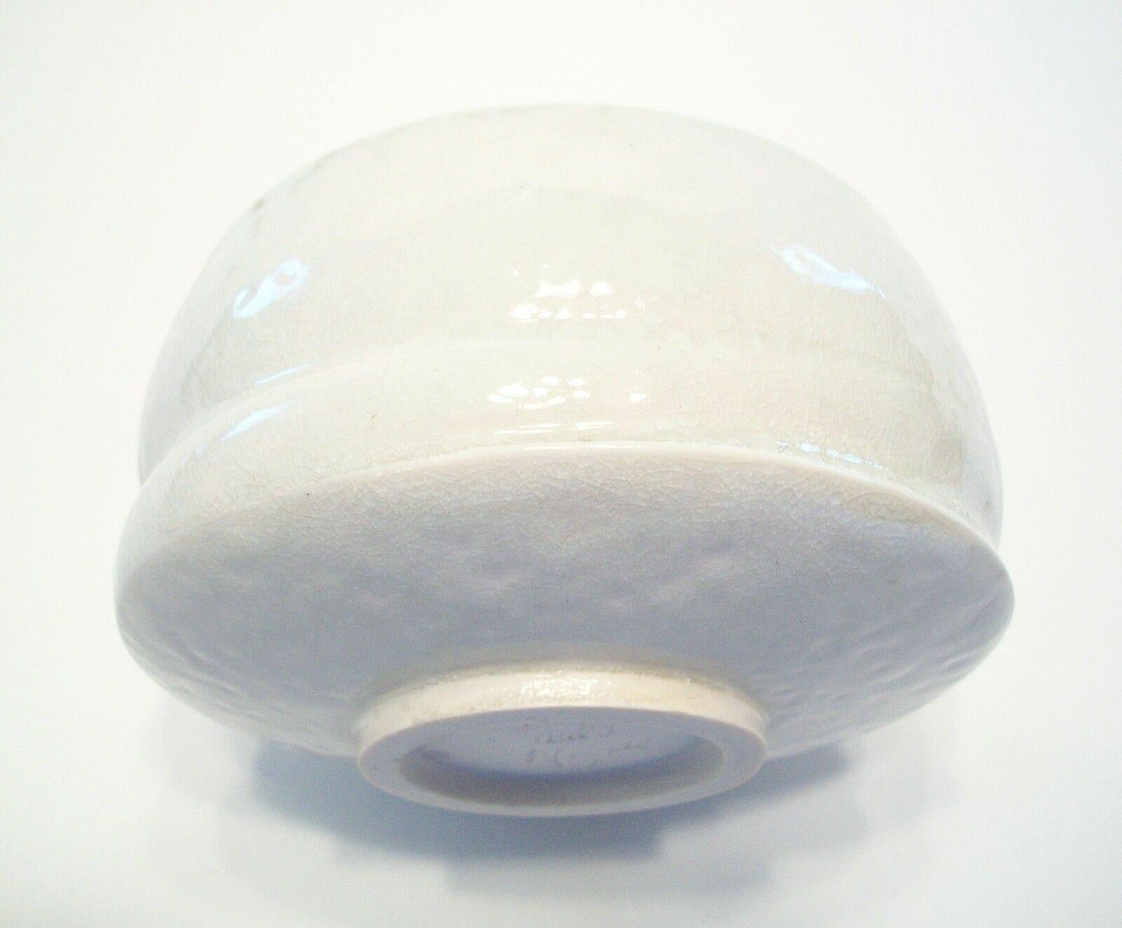 Paula Murray, Glazed Wheel Thrown Sculptural Porcelain Bowl, Canada, C. 1997 For Sale 2