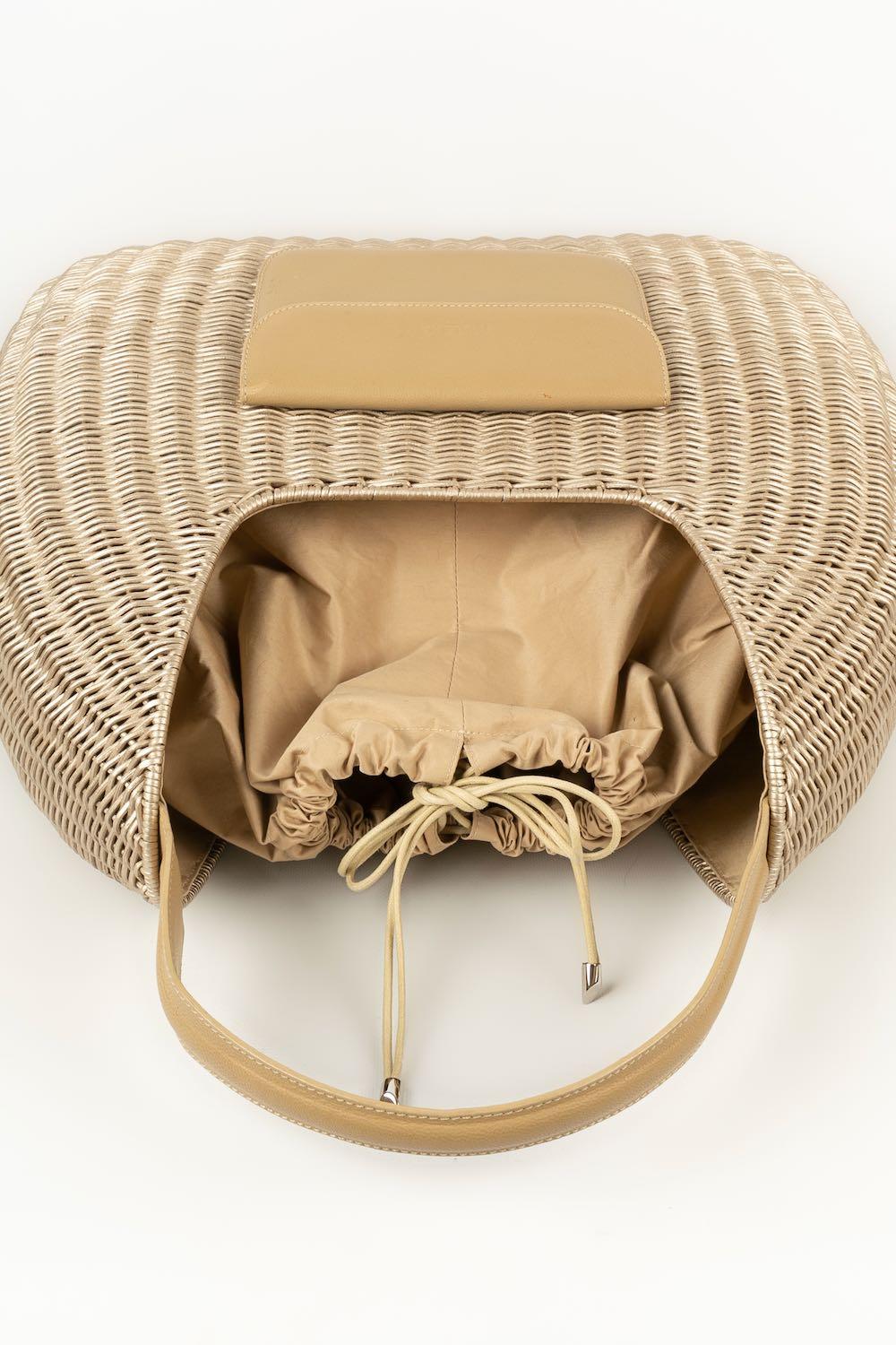 PAULE KA - Beige wicker and leather bag

Condition:
Very good condition

Dimensions:
Height : 46 cm - Length : 60 cm - Depth : 17 cm

SKU:S97

Paule Ka
Paule Ka, founded in 1987 by Serge Cajfinger, is a French fashion house renowned for its Parisian