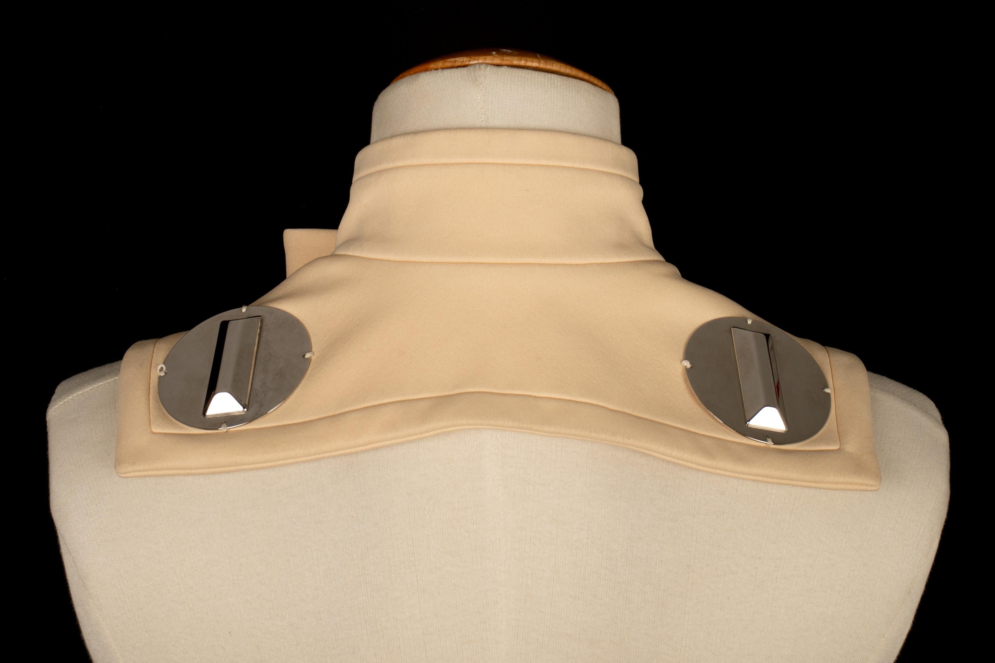 Donna Paul Ka - Top asimmetrico in raso beige in vendita