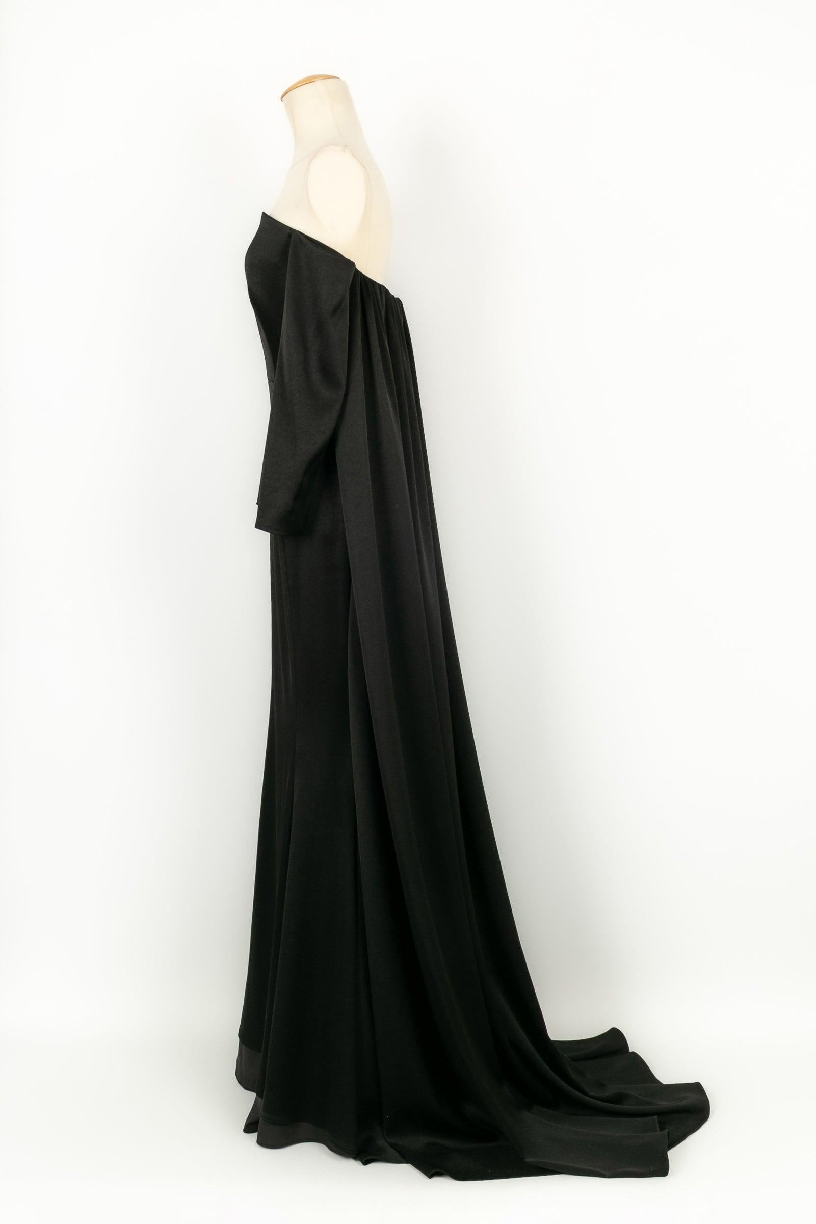 Paule Ka Black Maxi Dress in Duchess Satin, 2022 In Excellent Condition For Sale In SAINT-OUEN-SUR-SEINE, FR