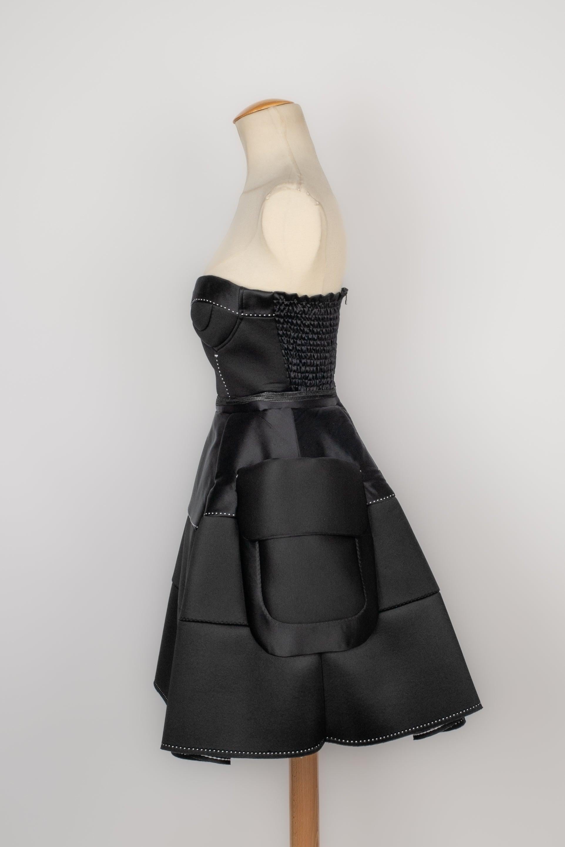 Paule Ka - Black neoprene mini bustier dress. Size 36FR.

Additional information:
Condition: Very good condition
Dimensions: Chest: 39 cm - Waist: 30 - Length: 67 cm

Seller Reference: VR393