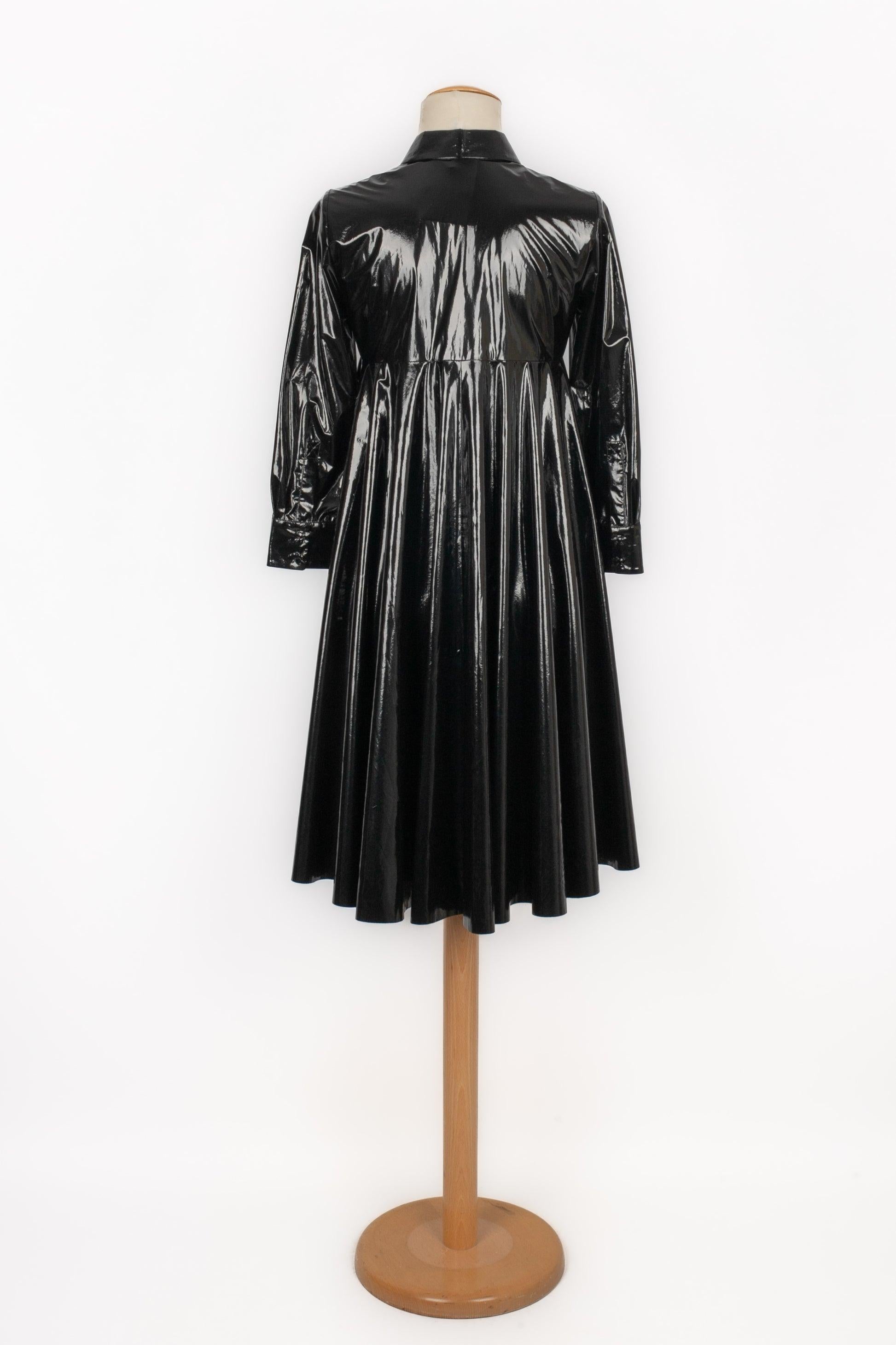 Paule Ka Black Satiny Dress Coat In Excellent Condition For Sale In SAINT-OUEN-SUR-SEINE, FR