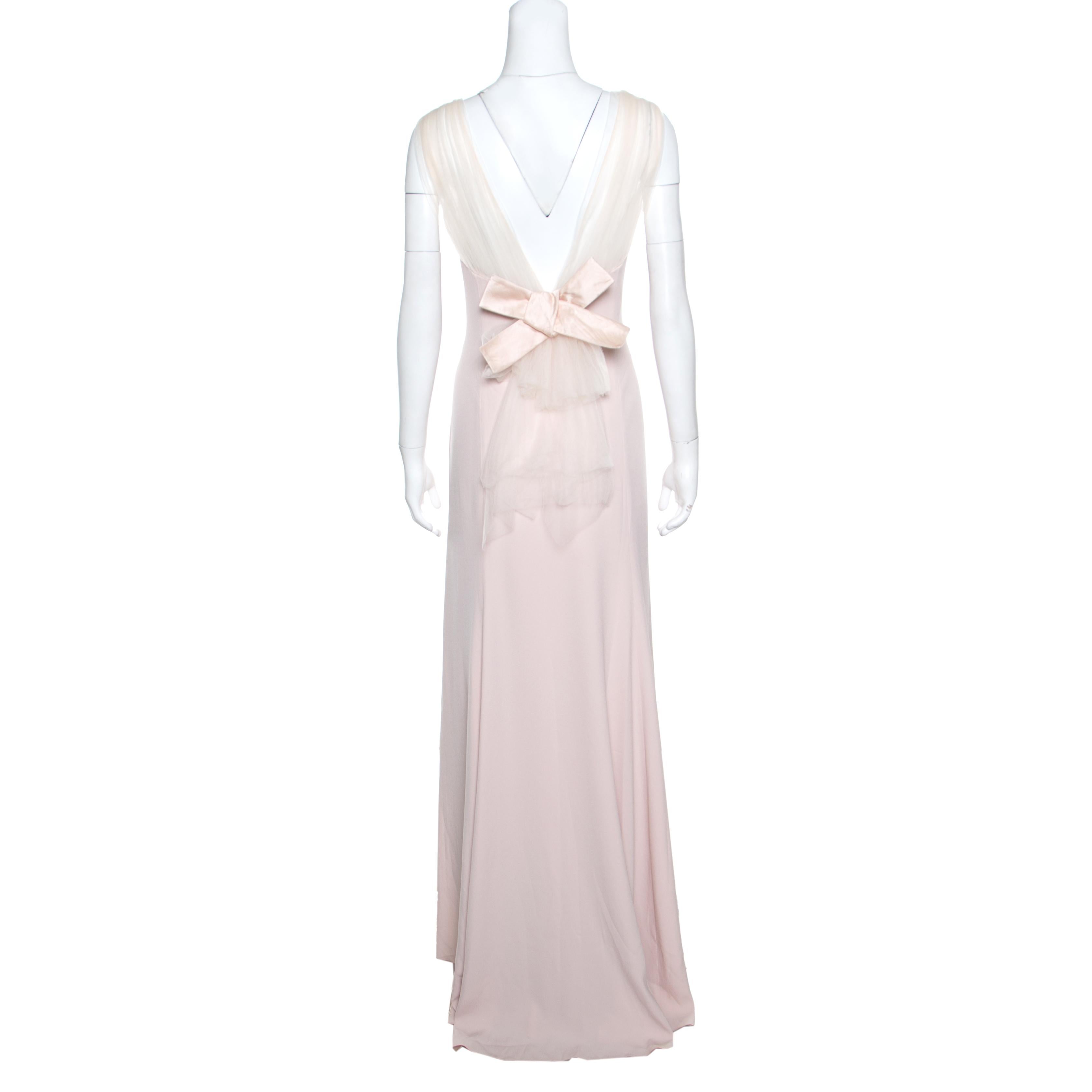 Gorgeous and grand, this Paule Ka gown is a true example of the brand's delicate designs. Flawlessly designed from blended fabric, this blush pink creation has tulle straps with a bow at the back and it makes a style statement of its own.

Includes:
