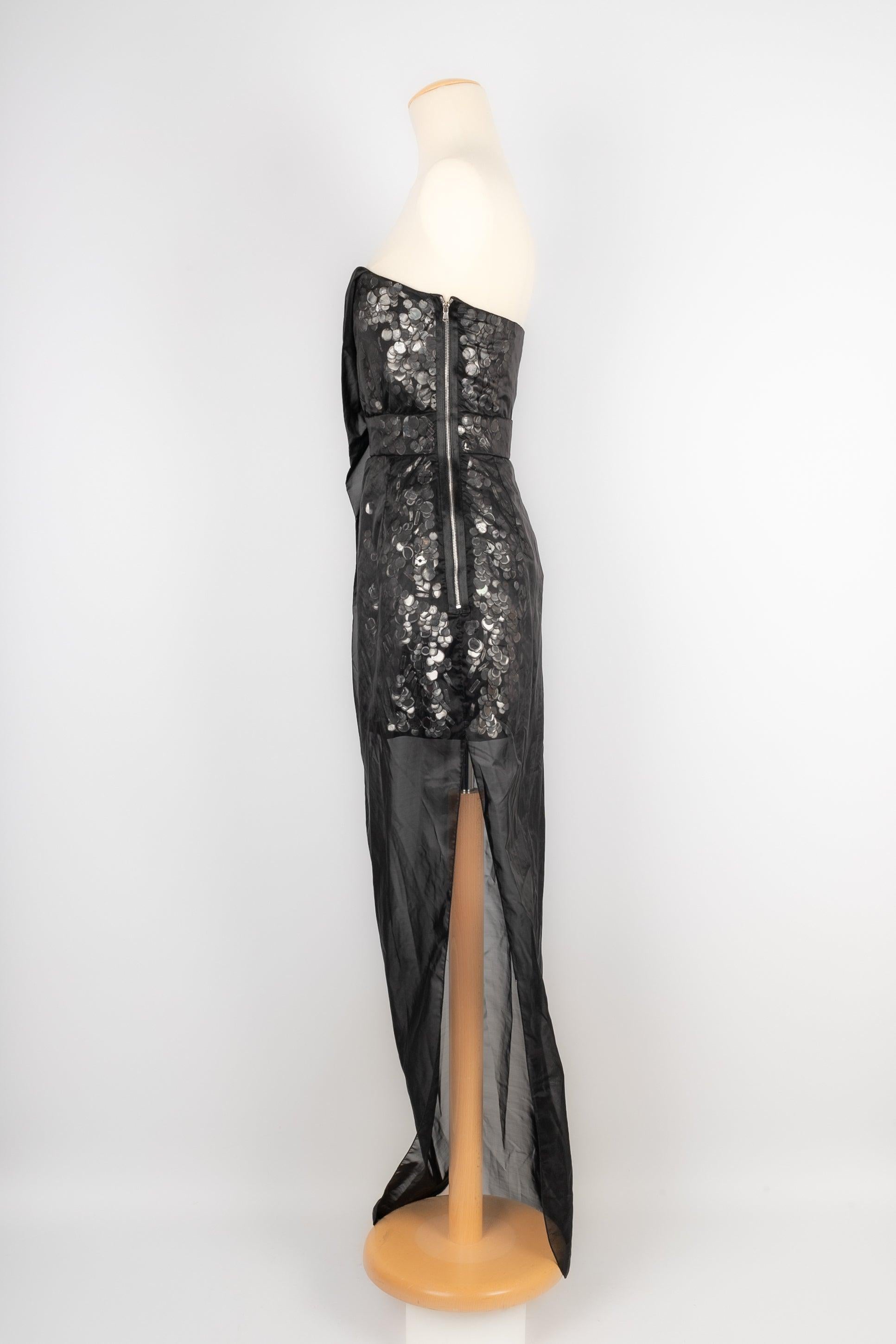 Paule Ka - Long black taffeta bustier dress with silvery sequins. Transparent effects around the legs. Size 38FR.

Additional information:
Condition: Very good condition
Dimensions: Chest: 40 cm - Waist: 32 cm - Length: 137 cm

Seller Reference: VR19