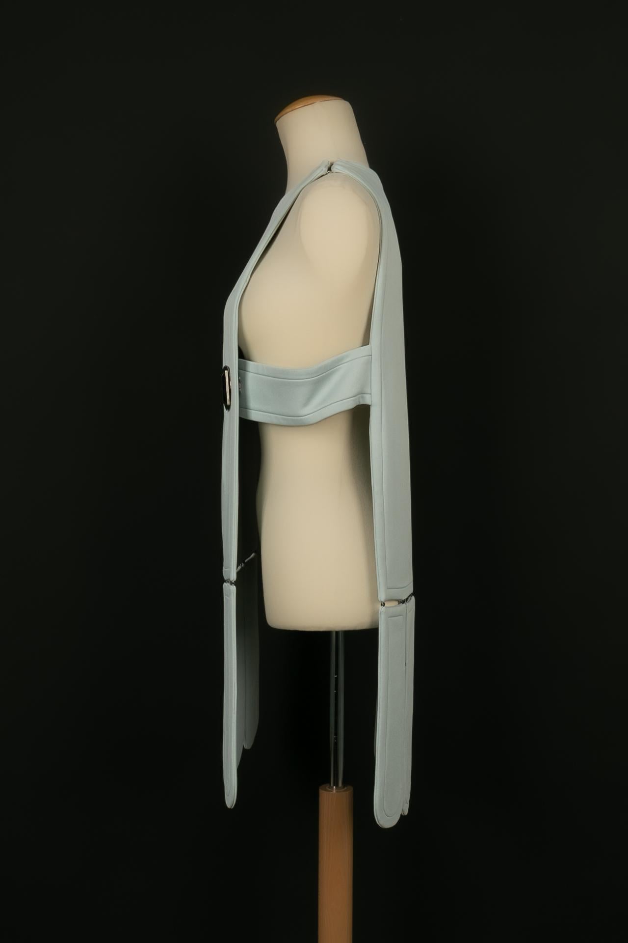 PAULE KA -Duchess satin light blue / gray and silver metal dress. No size indicated, it corresponds to a 36FR/38FR. Spring-Summer 2011 collection.

Condition:
Very good condition

Dimensions:
Length : 87 cm

SKU:VR226

Paule Ka
Paule Ka, founded in