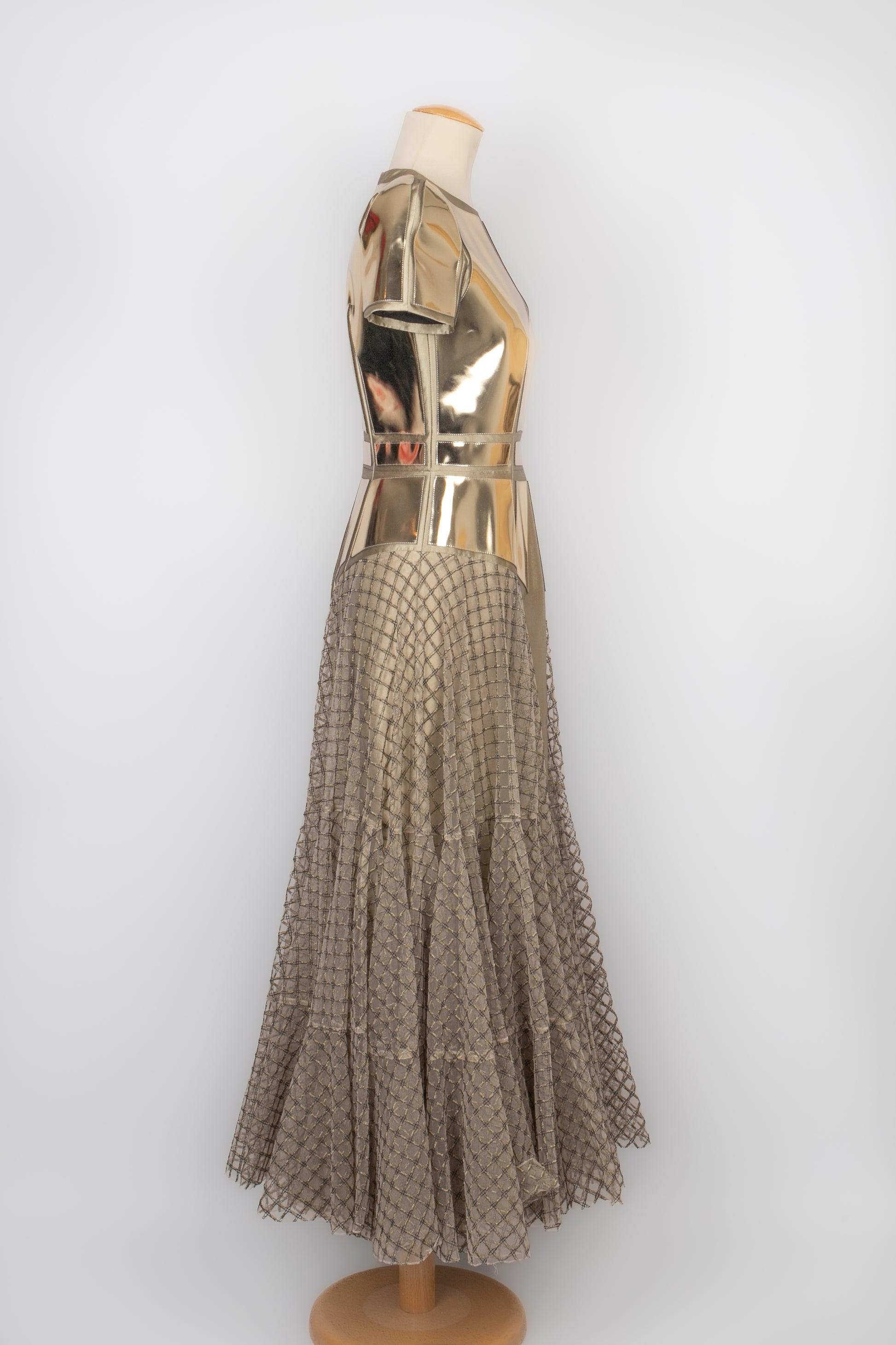 Paule Ka - Fishnet, taffeta and vinyl golden dress. Size 38FR.

Additional information:
Condition: Very good condition
Dimensions: Shoulder width: 38 cm - Chest: 40 cm - Waist: 34 cm - Sleeve length: 17 cm - Length: 130 cm

Seller Reference: VR365