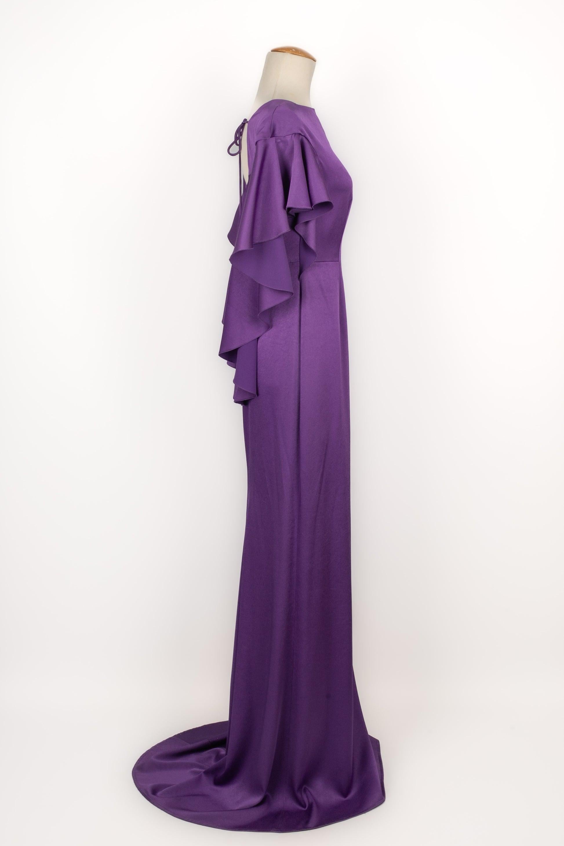 Paule Ka - Long purple dress with flounced sleeves. No size indicated, it fits a 38FR.

Additional information:
Condition: Good condition
Dimensions: Sleeve width: 47 cm - Chest: 46 cm - Length: 160 cm

Seller Reference: VR371