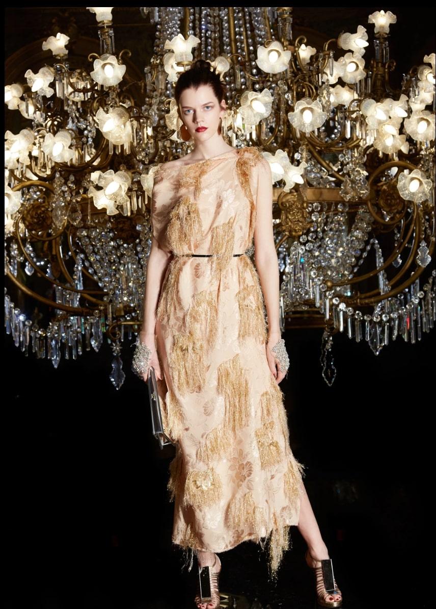Paule Ka - Powder-pink silk dress with golden lurex threads. Missing size and composition labels, it fits a 36FR/38FR. 2017 Fall-Winter Collection.

Additional information:
Condition: Very good condition
Dimensions: Chest: 50 cm - Length: 150