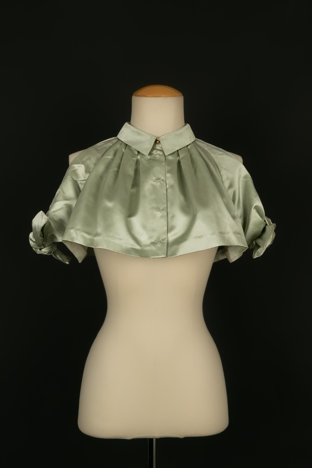 PAULE KA -Bolero in acqua green satin. Size 38FR.

Condition:
Very good condition

Dimensions:
Chest: environ 67 cm - Length: 27 cm

SKU:FH143