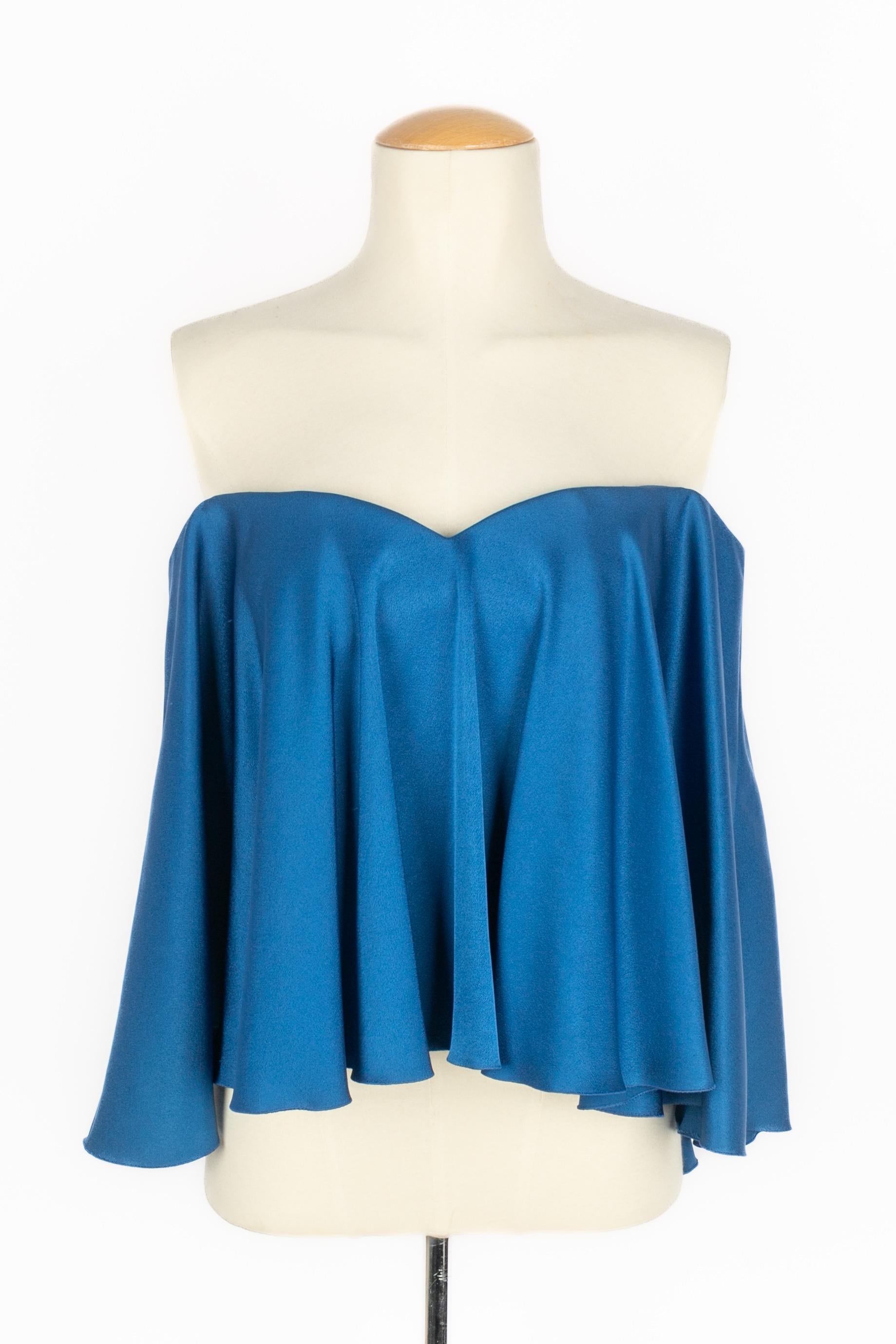 PAULE KA - Top in raso duchesse blu composto da un bustier rigido sovrapposto a una parte in tessuto fluente. Collezione Primavera-Estate 2017.

Condizioni:
Ottime condizioni

Dimensioni:
Petto: 40 cm - Lunghezza: circa 42 cm

SKU:FH168
