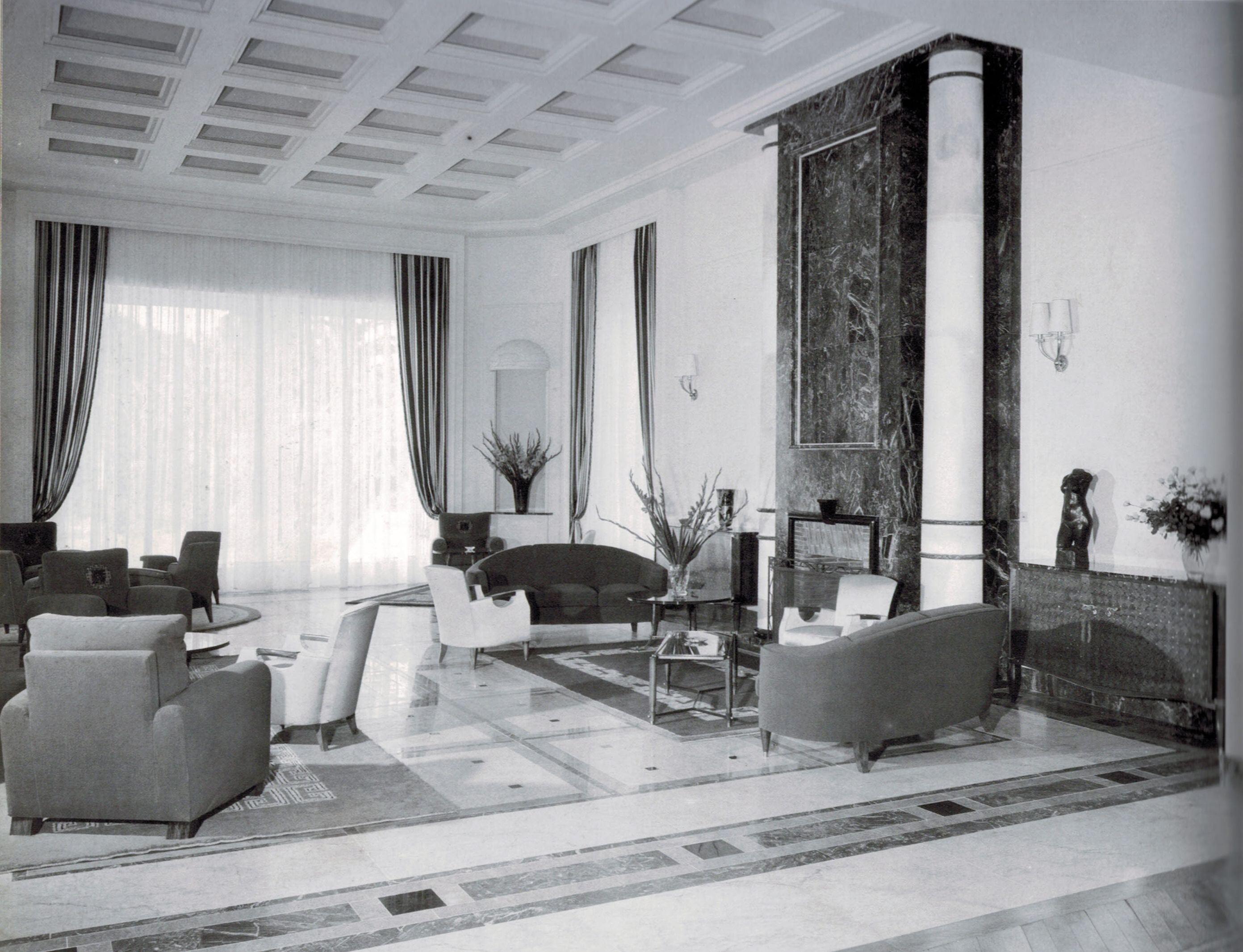 Paule Leleu, rechteckiger Teppich mit geometrischem Motiv, Frankreich, 1957 im Zustand „Gut“ im Angebot in New York, NY