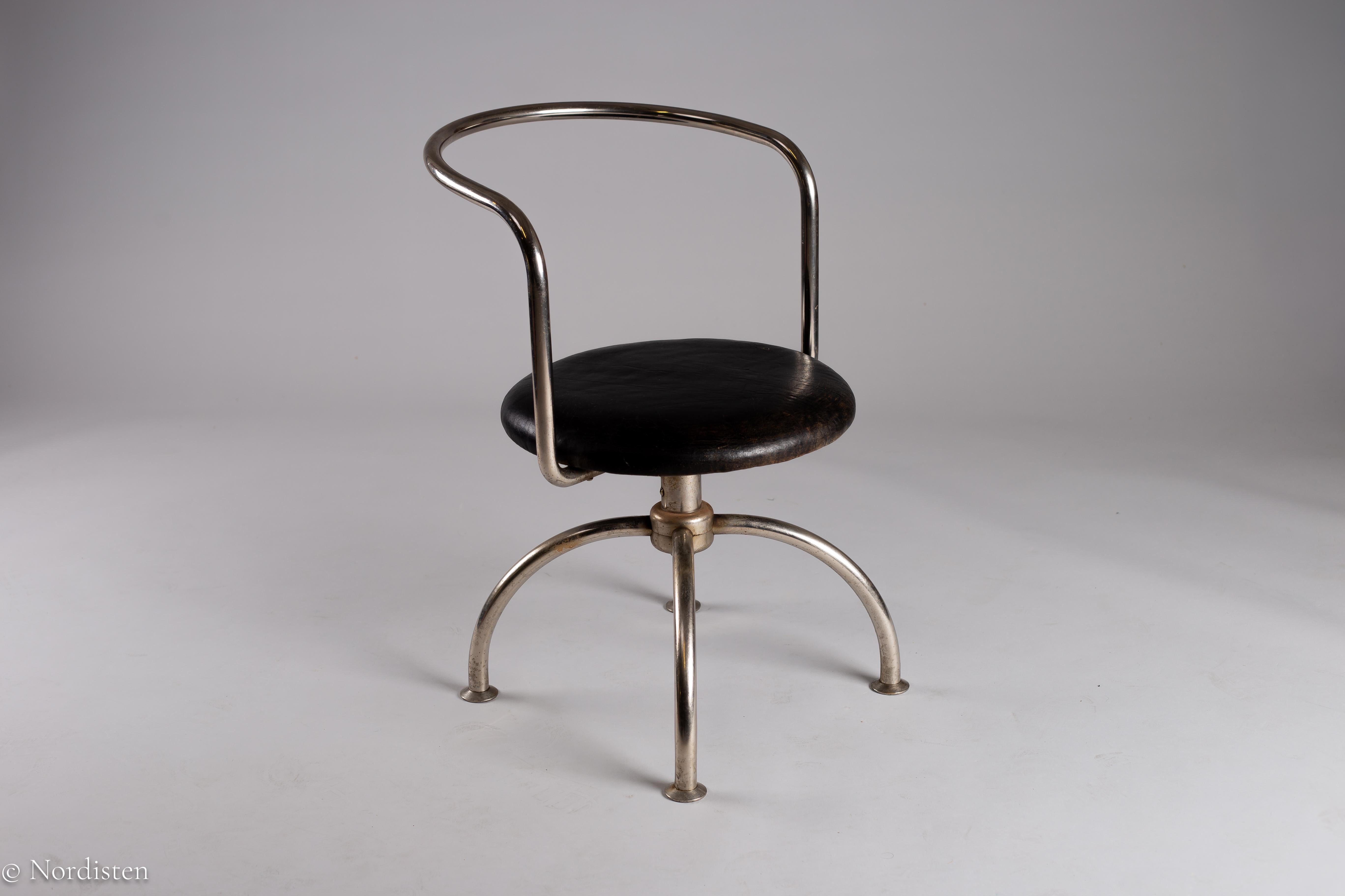 Bauhaus Pauli Blomstedt, ensemble de rares chaises en acier tubulaire des années 1930, Merivaara, Finlande en vente