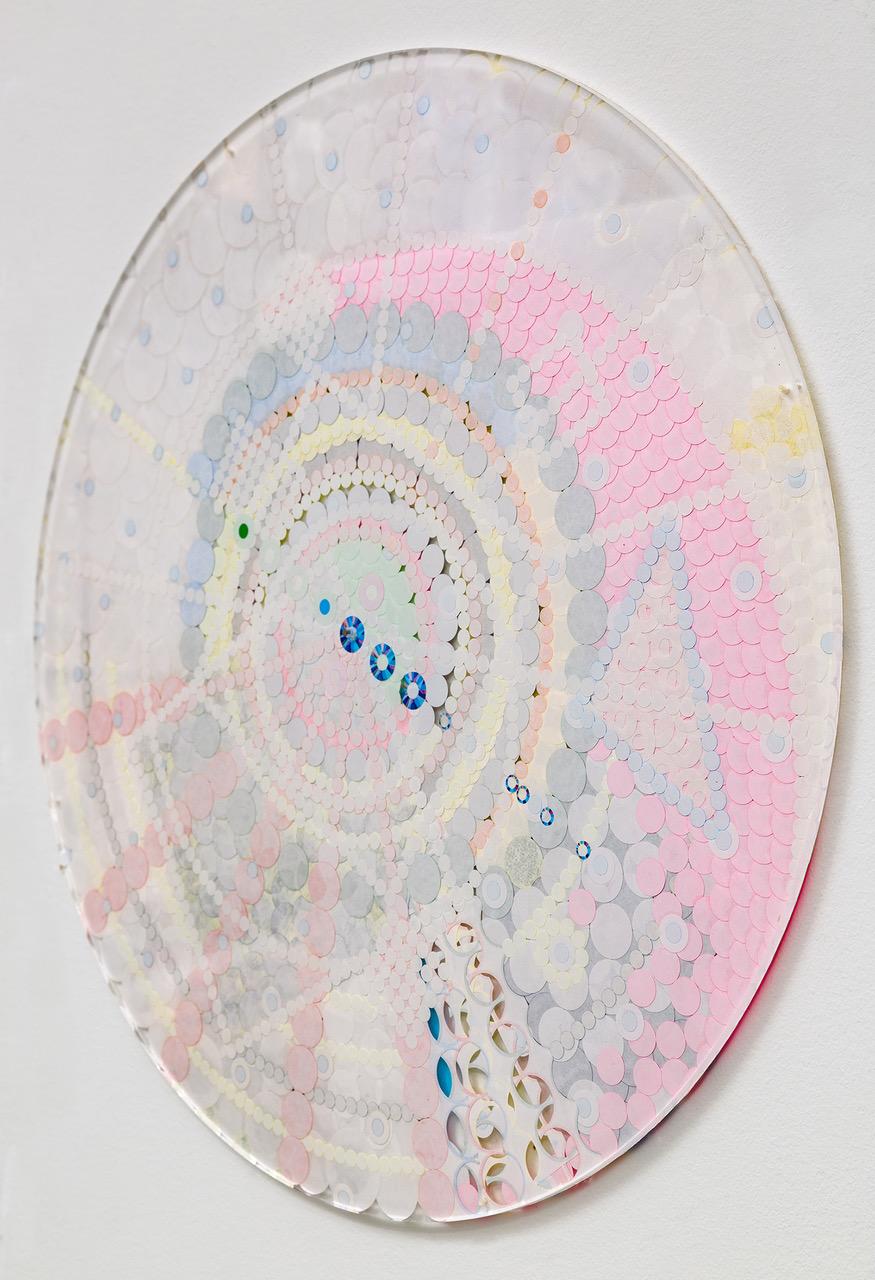 Fusion Mandala n°4, circular meditative contemporary abstract in white and pink - Contemporary Mixed Media Art by Pauline Galiana