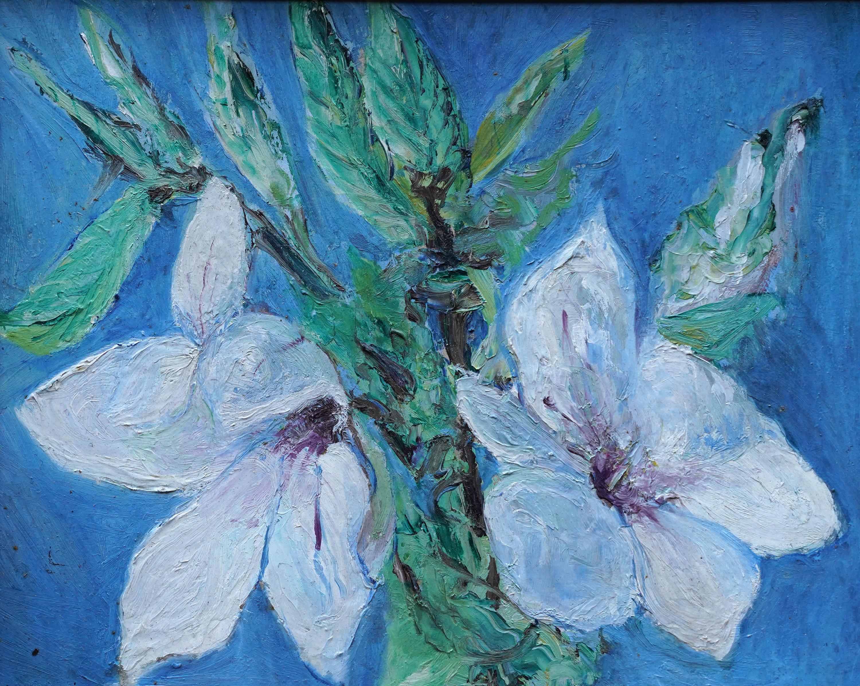 Magnolien auf Blau - Britische 70er Jahre Ausstellung florale Kunst Ölgemälde Blumen – Painting von Pauline Glass