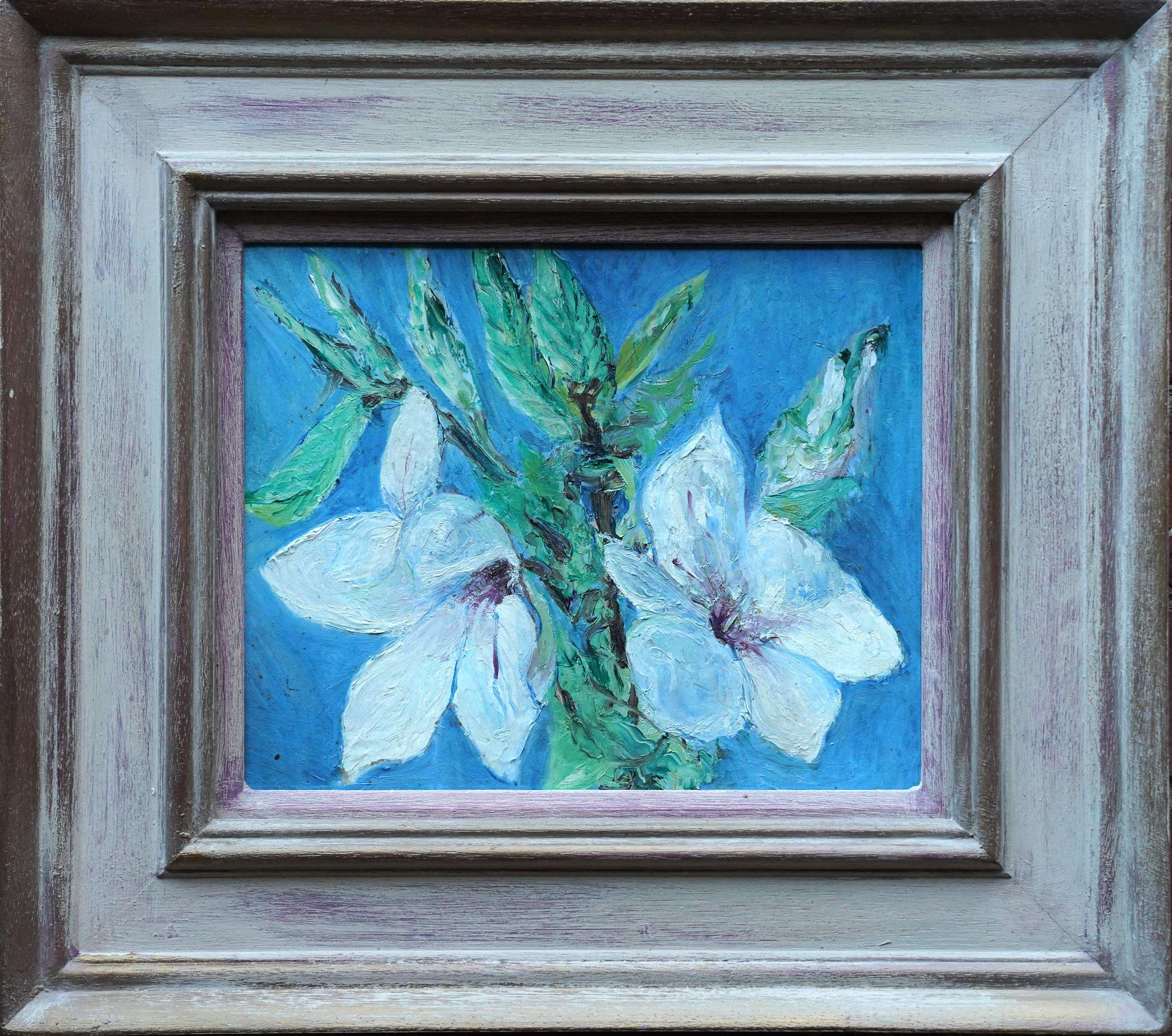 Magnolien auf Blau - Britische 70er Jahre Ausstellung florale Kunst Ölgemälde Blumen im Angebot 5