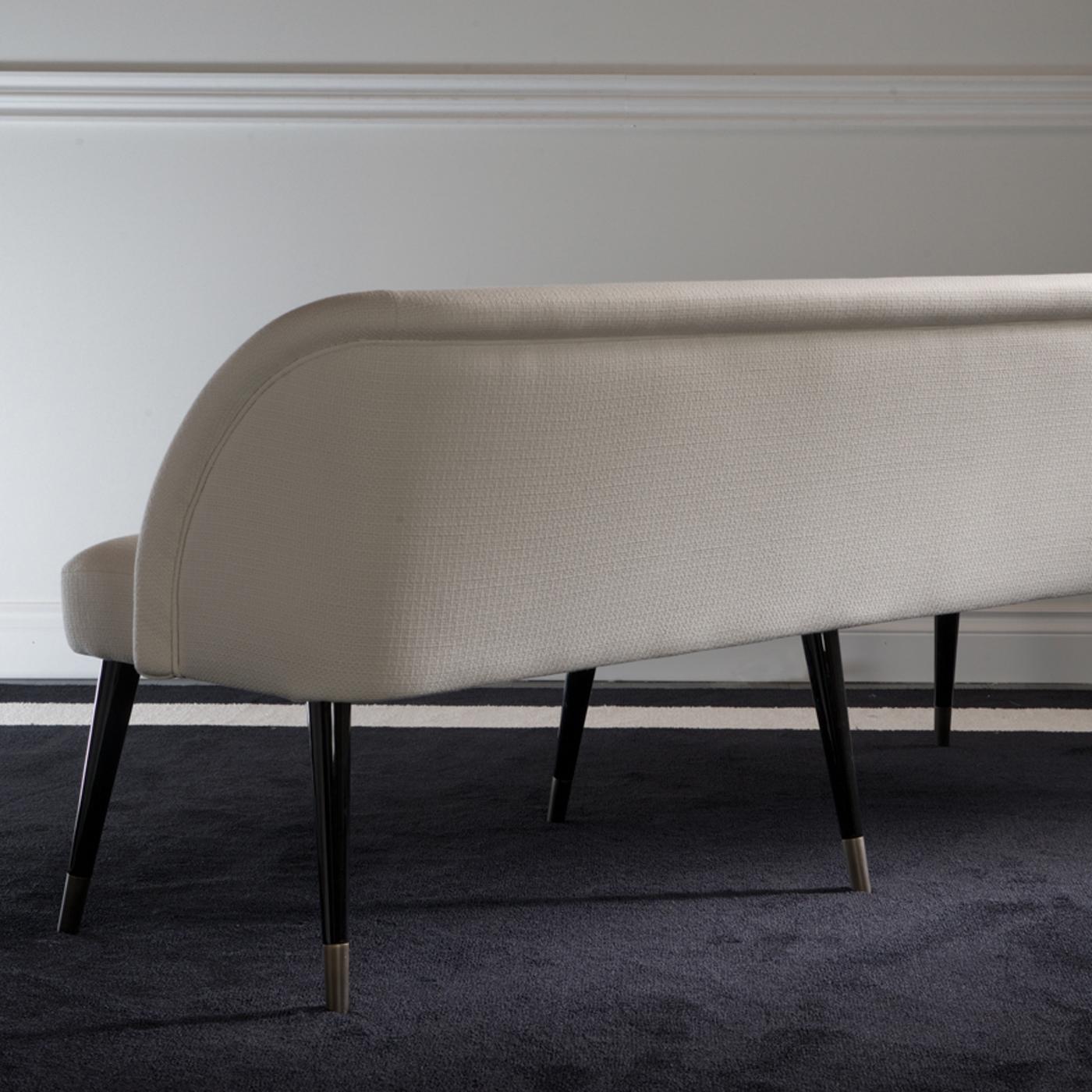 Pauline Ivory Settee by Dom Edizioni In New Condition For Sale In Milan, IT