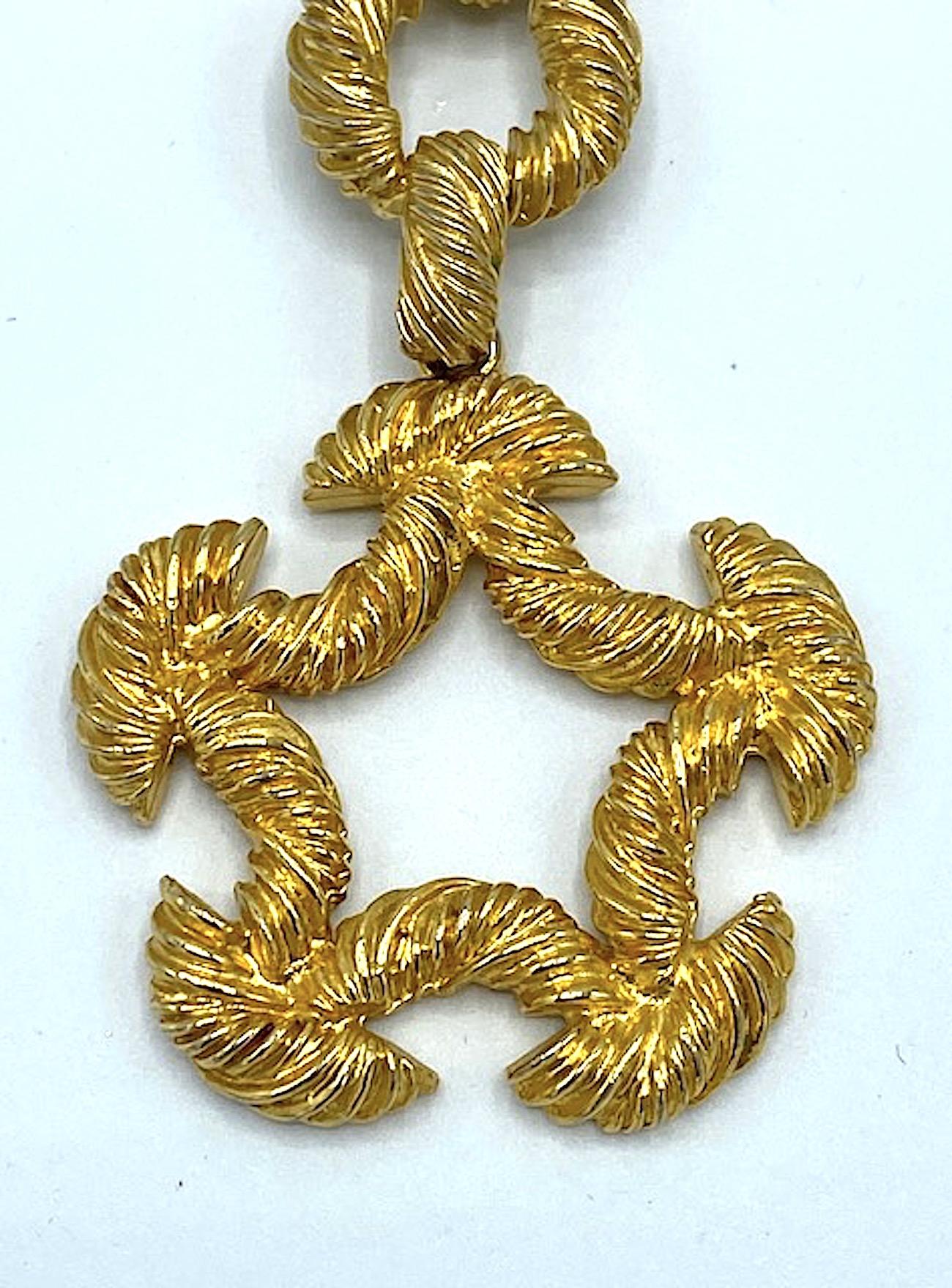 Pauline Rader 1970s Long Gold Rope Link Pendant Necklace In Good Condition In New York, NY