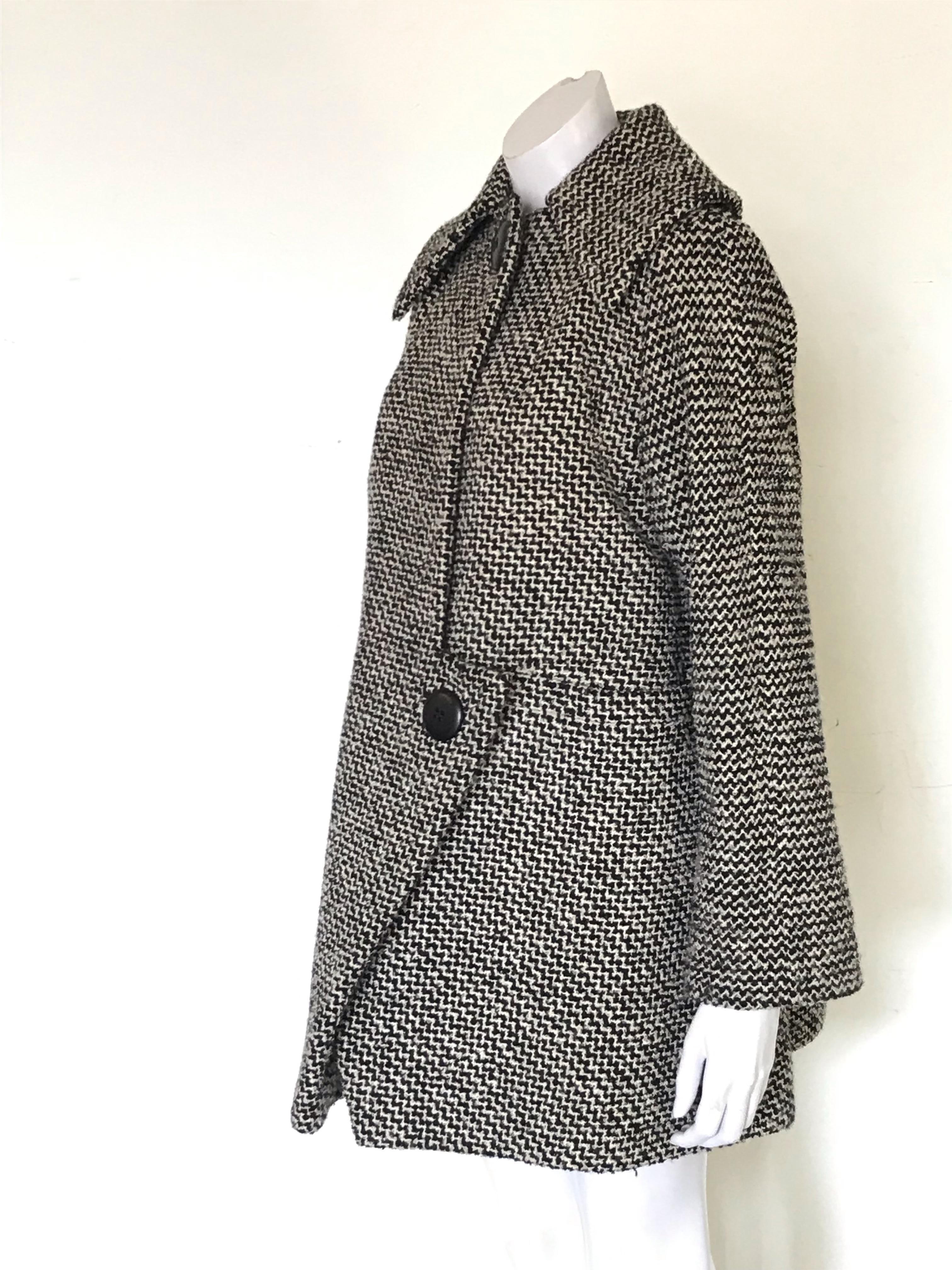 Noir Pauline Trigere - Ensemble 2 pièces manteau et robe en tweed des années 1960 en vente