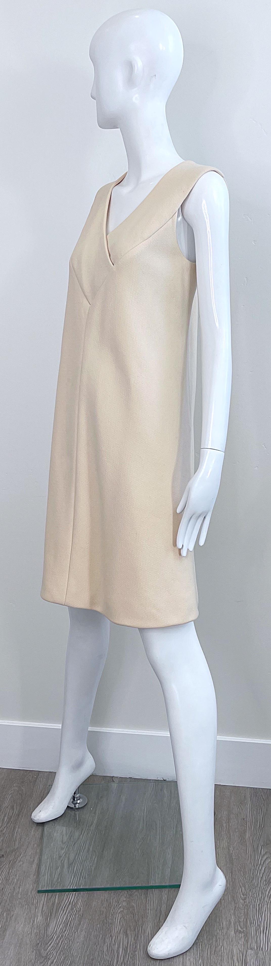 Pauline Trigere 1960er Jahre Elfenbein Off White ärmelloses Vintage A - Linie 60er Jahre Kleid aus Wolle im Angebot 2