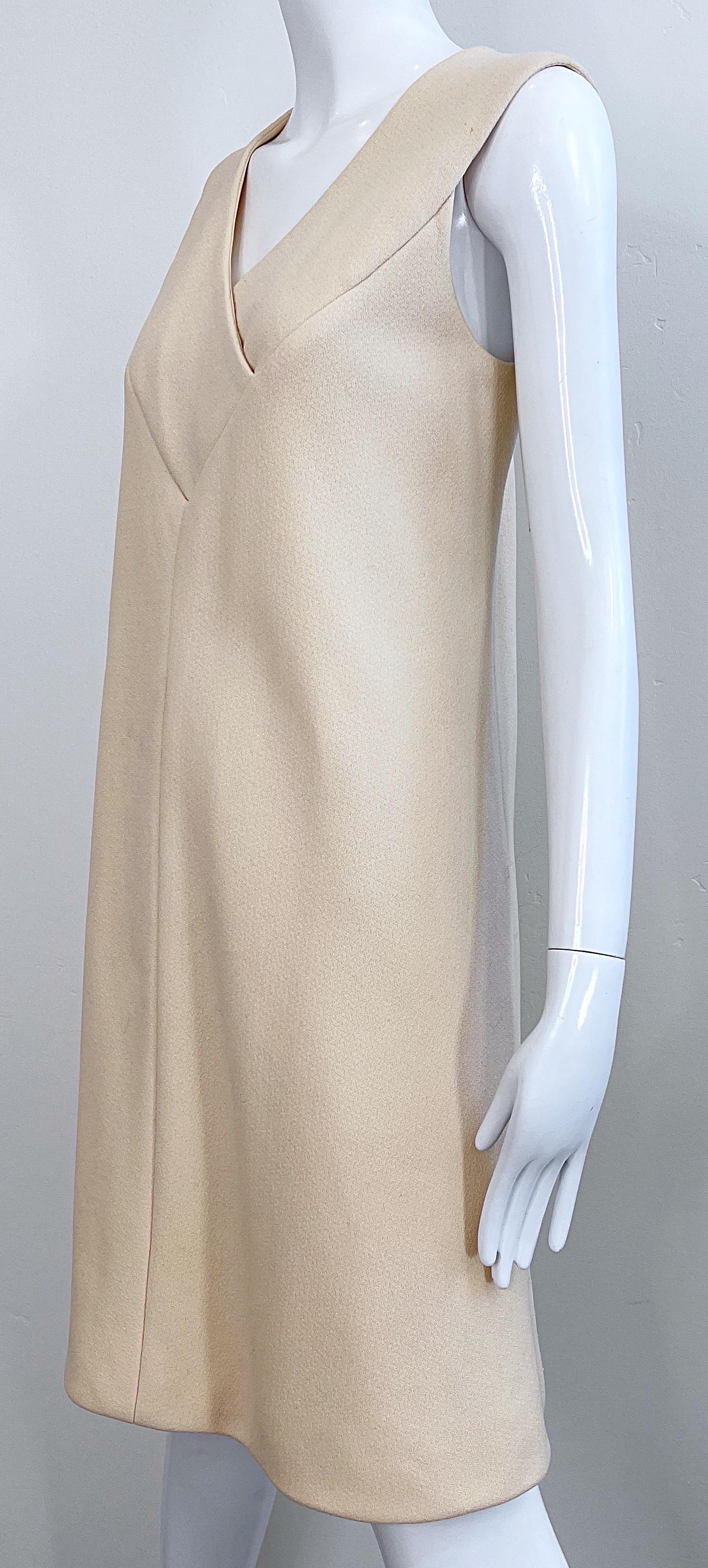 Pauline Trigere 1960er Jahre Elfenbein Off White ärmelloses Vintage A - Linie 60er Jahre Kleid aus Wolle im Angebot 3