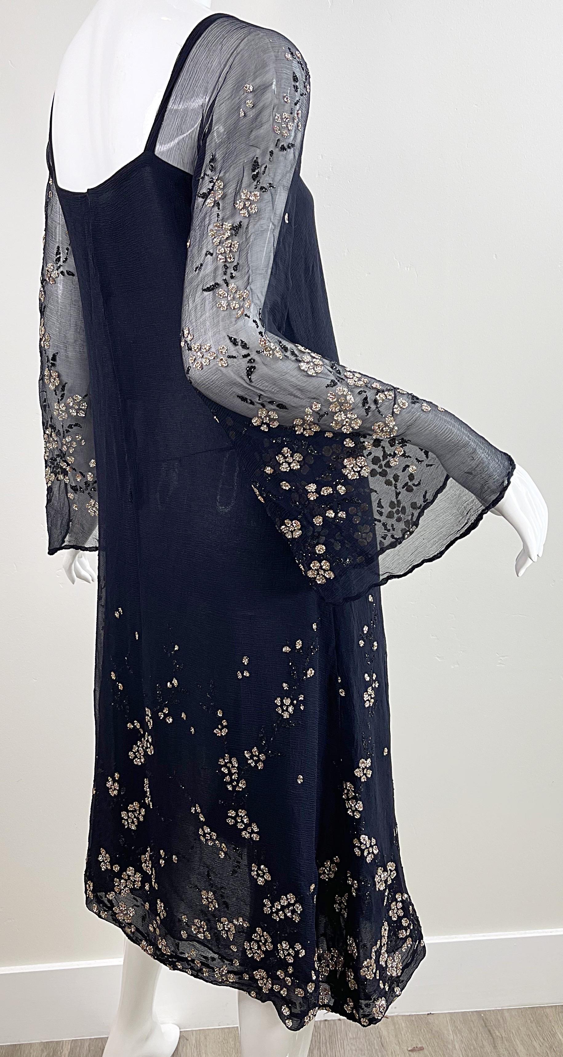 Pauline Trigere - Robe à manches cloche en mousseline de soie noire incrustée de paillettes, années 1970 en vente 9