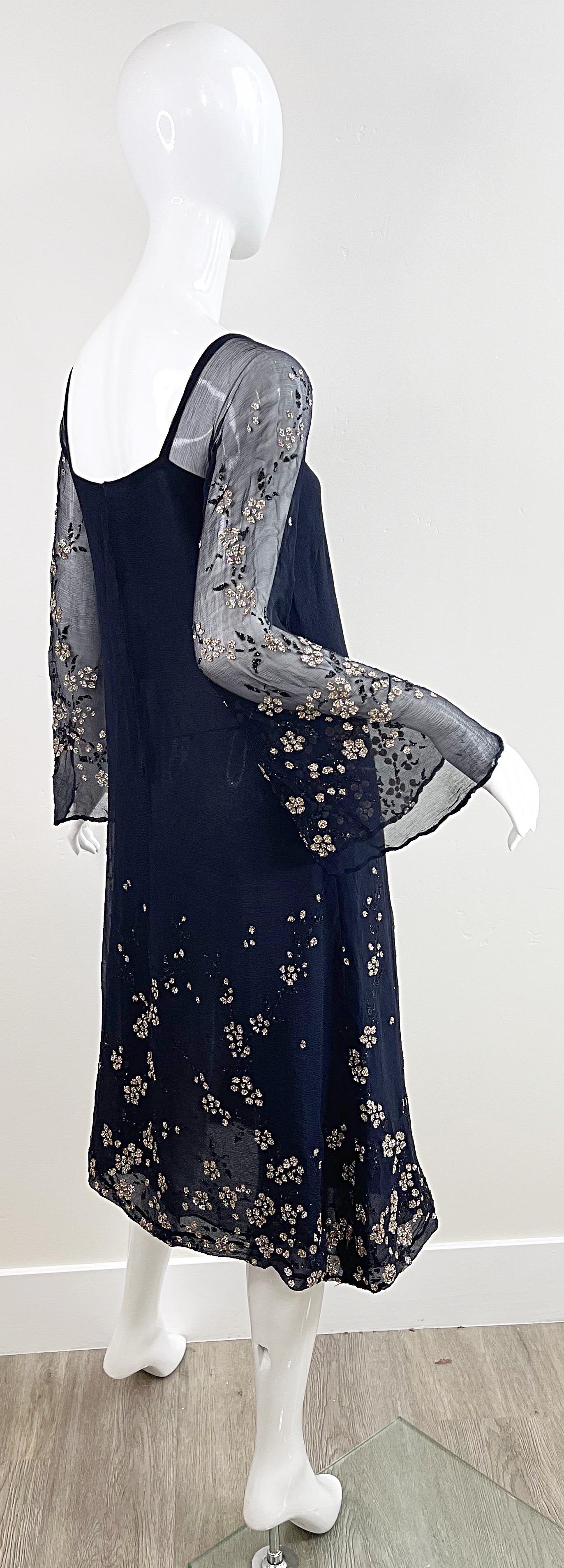 Pauline Trigere - Robe à manches cloche en mousseline de soie noire incrustée de paillettes, années 1970 en vente 1