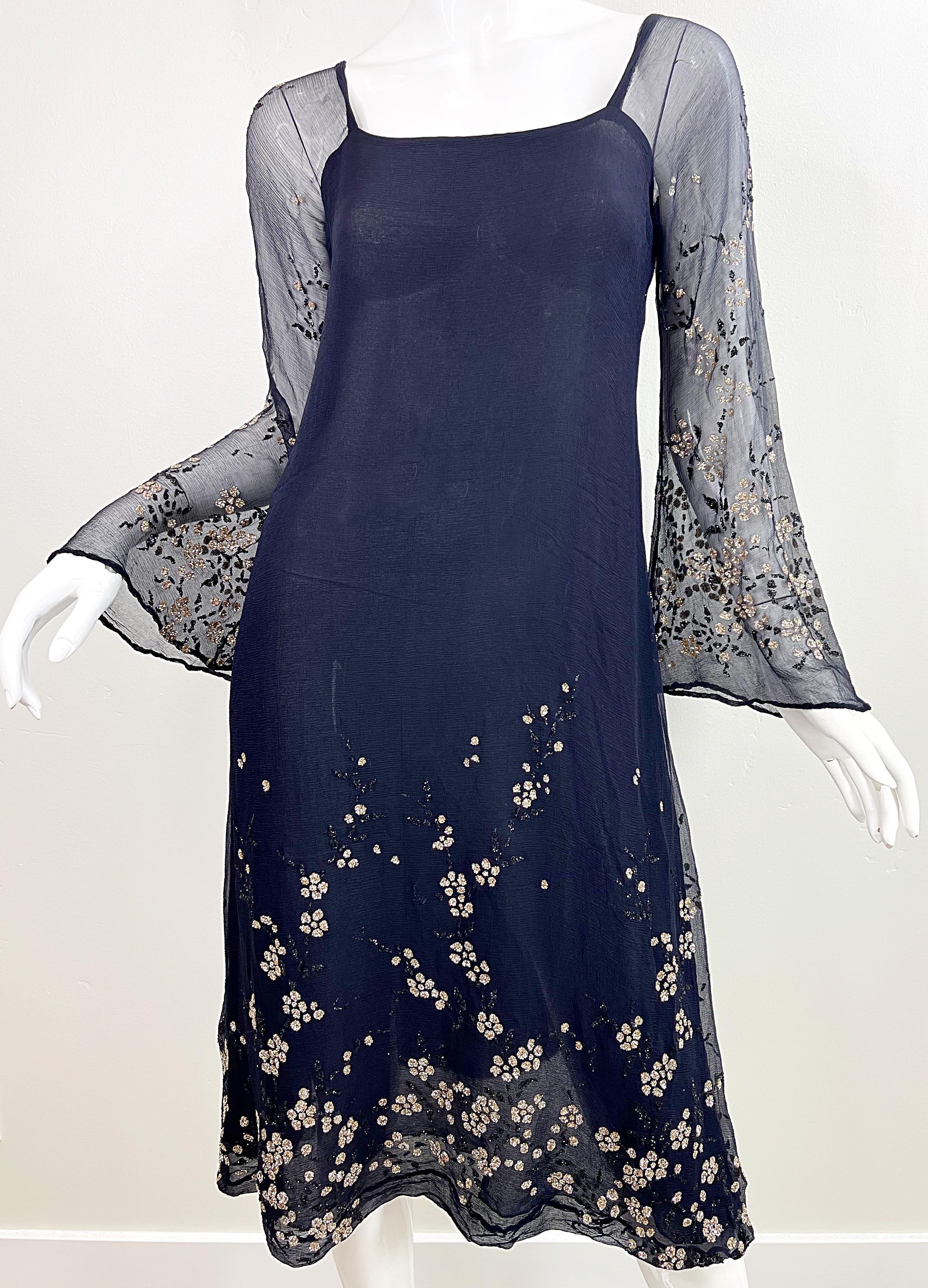 Pauline Trigere - Robe à manches cloche en mousseline de soie noire incrustée de paillettes, années 1970 en vente 4