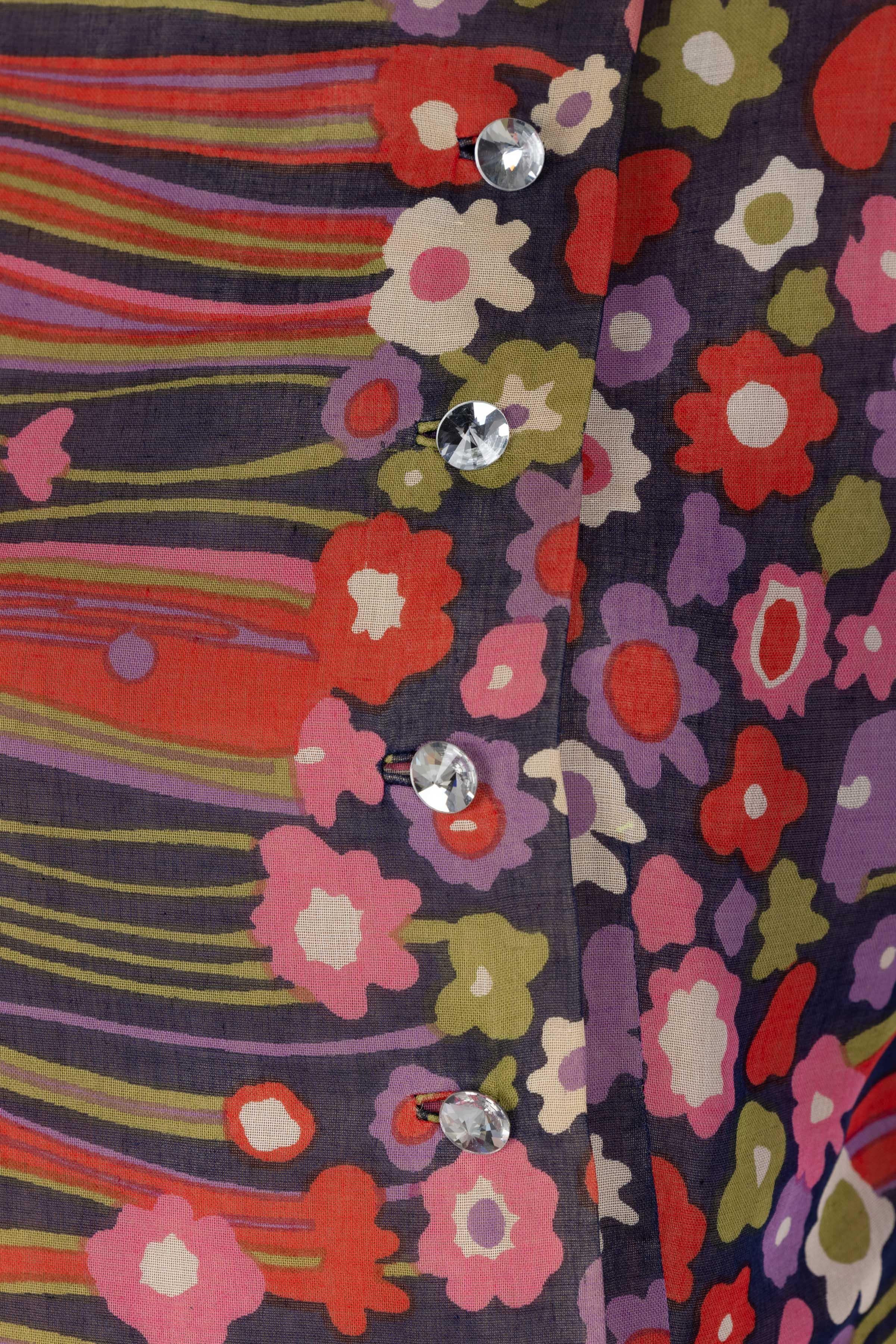 Pauline Trigère Abstraktes Kimono-Kleid mit Engelsärmeln aus Baumwolle mit Blumendruck, 1960er Jahre im Angebot 2