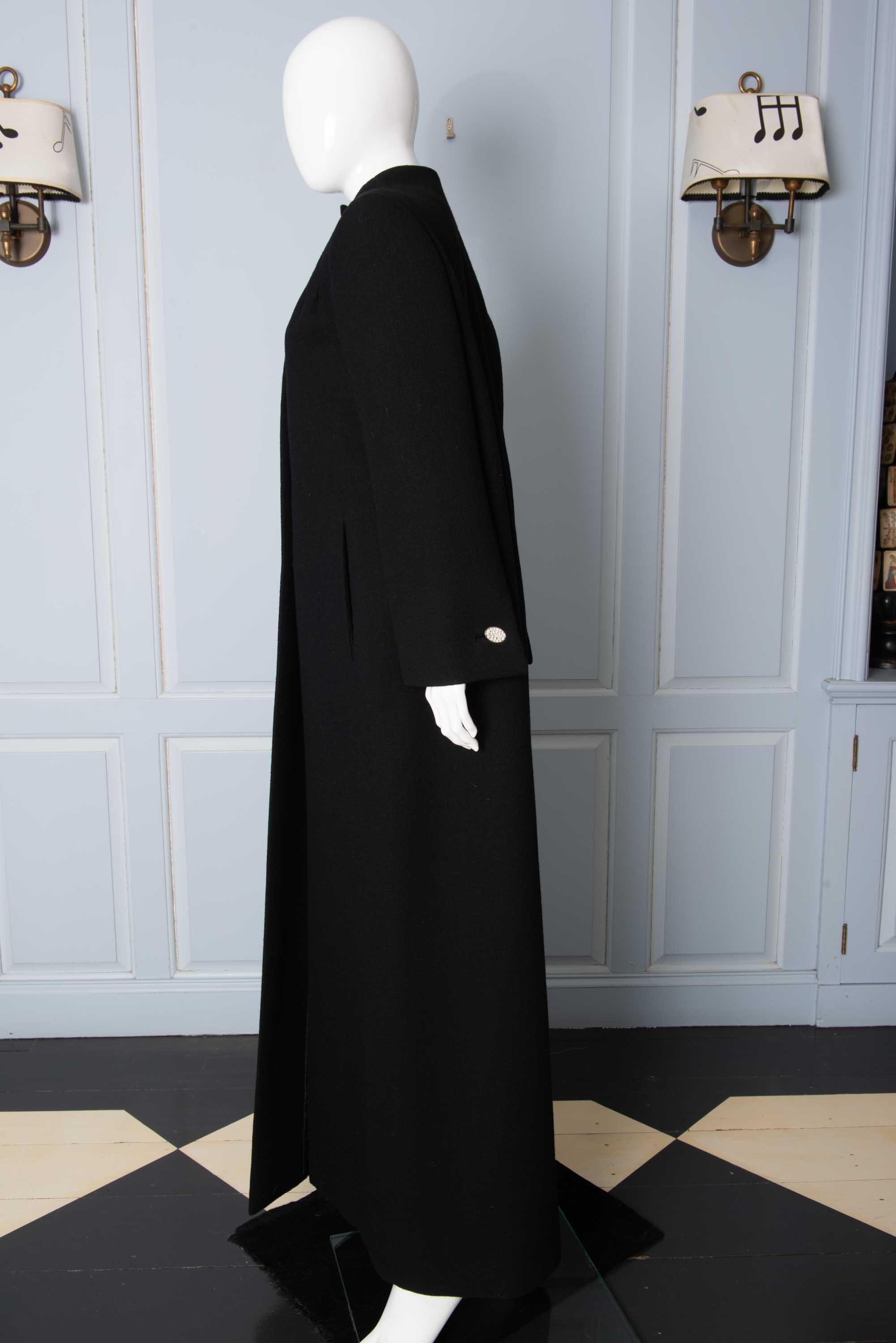 Pauline Trigere  Black Evening Coat In Good Condition In Stamford, CT