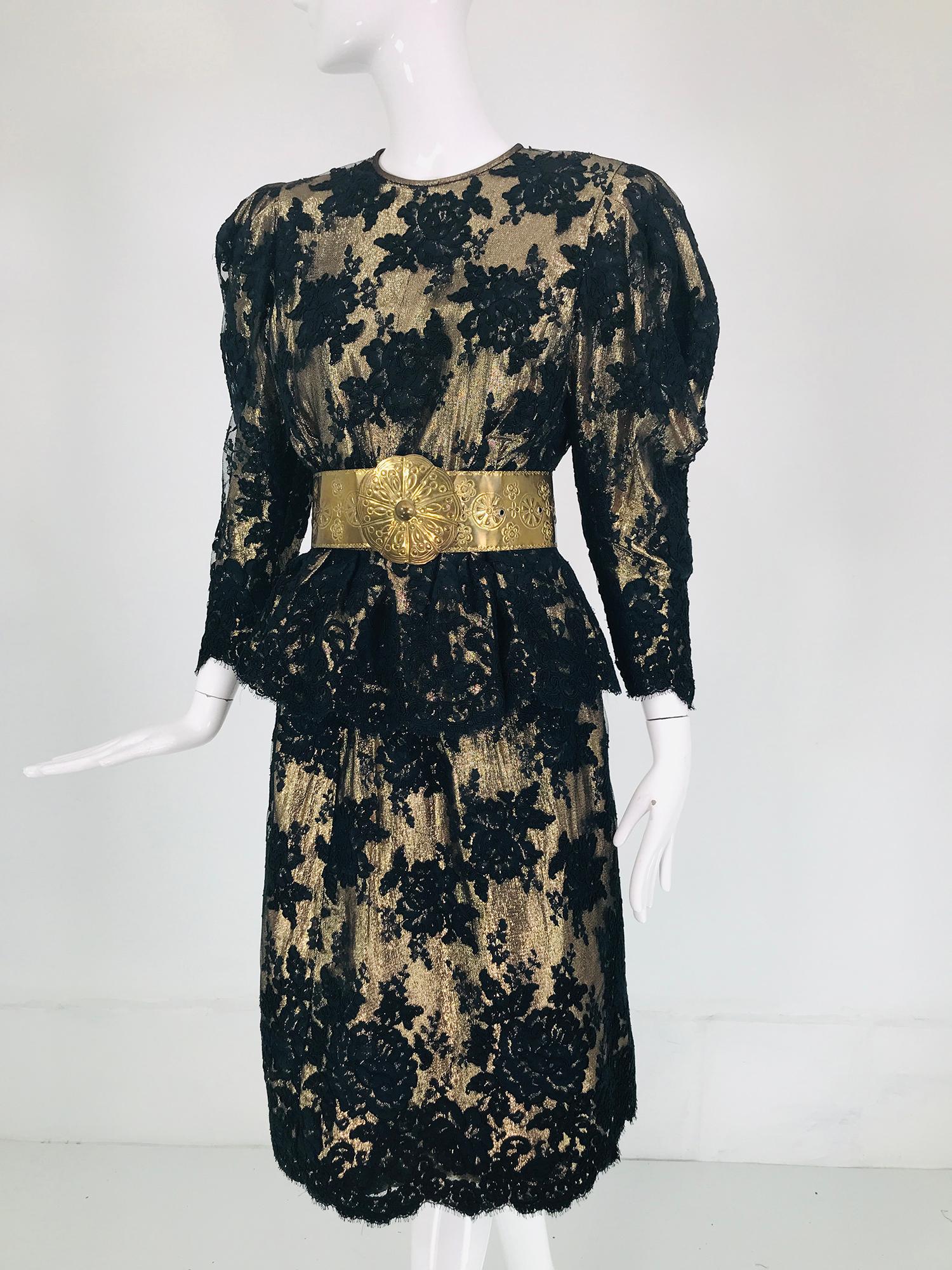 Pauline Trigere - Ensemble 2 pièces jupe en dentelle guipure noire sur lame dorée, années 1980  en vente 5