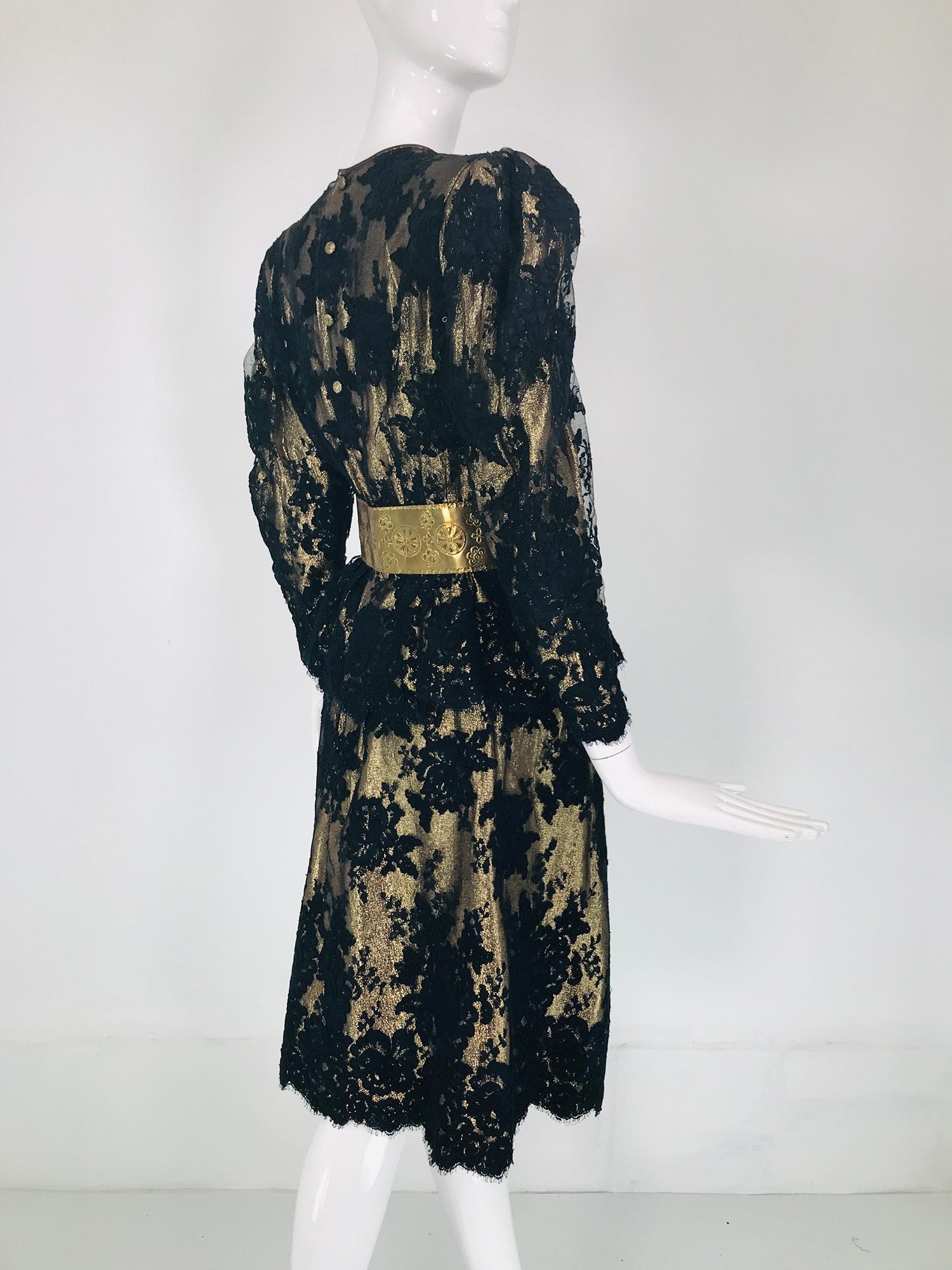 Pauline Trigere - Ensemble 2 pièces jupe en dentelle guipure noire sur lame dorée, années 1980  Bon état - En vente à West Palm Beach, FL