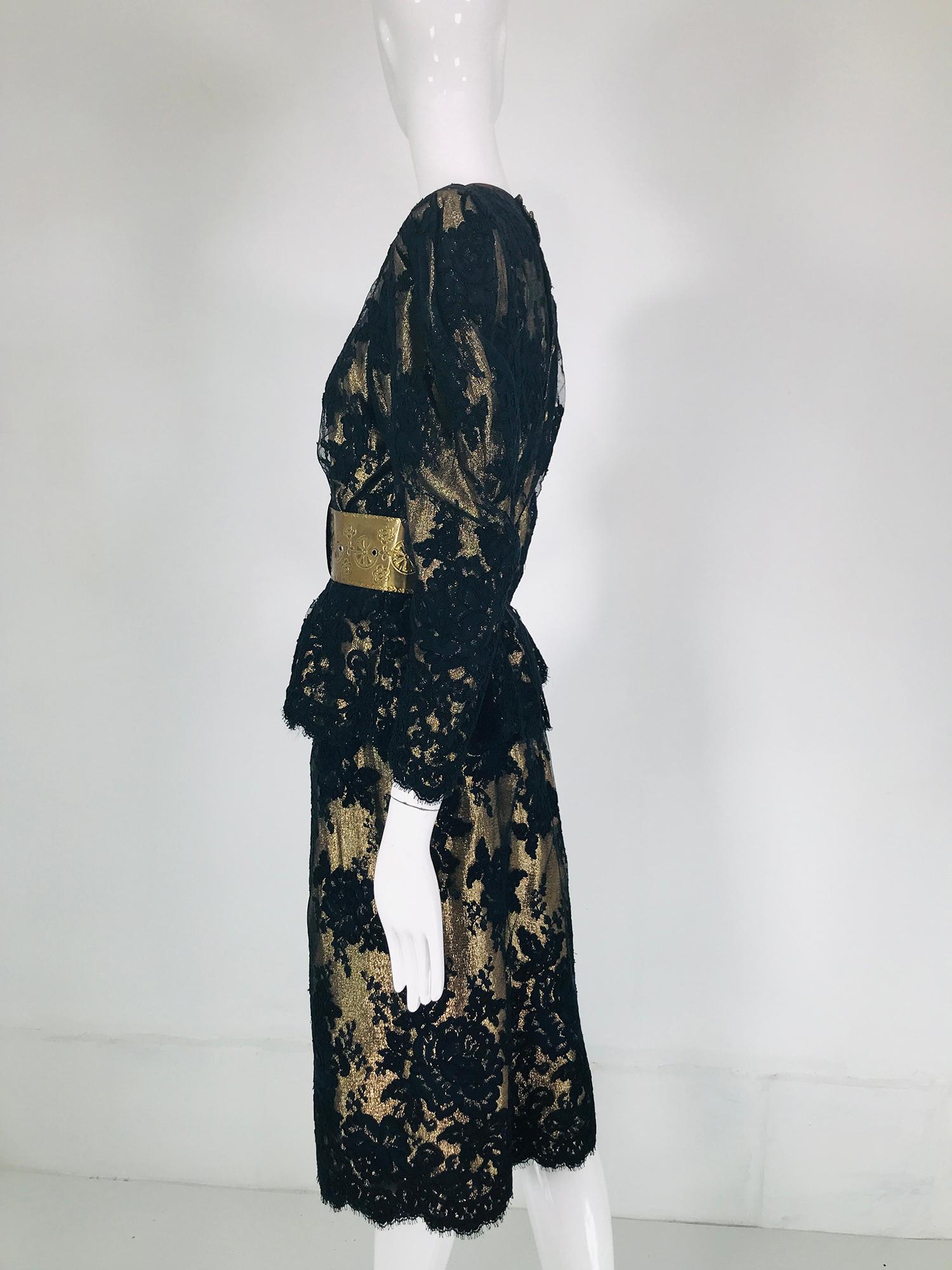 Pauline Trigere - Ensemble 2 pièces jupe en dentelle guipure noire sur lame dorée, années 1980  en vente 3