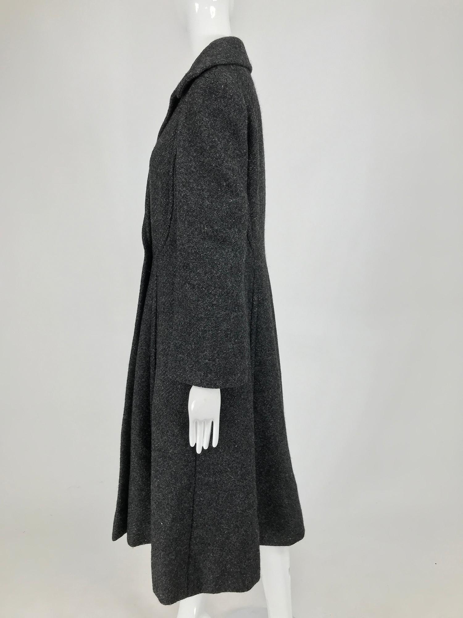 Pauline Trigere Grauer Princess Coat aus Wolle mit Flecken 1950er im Angebot 3