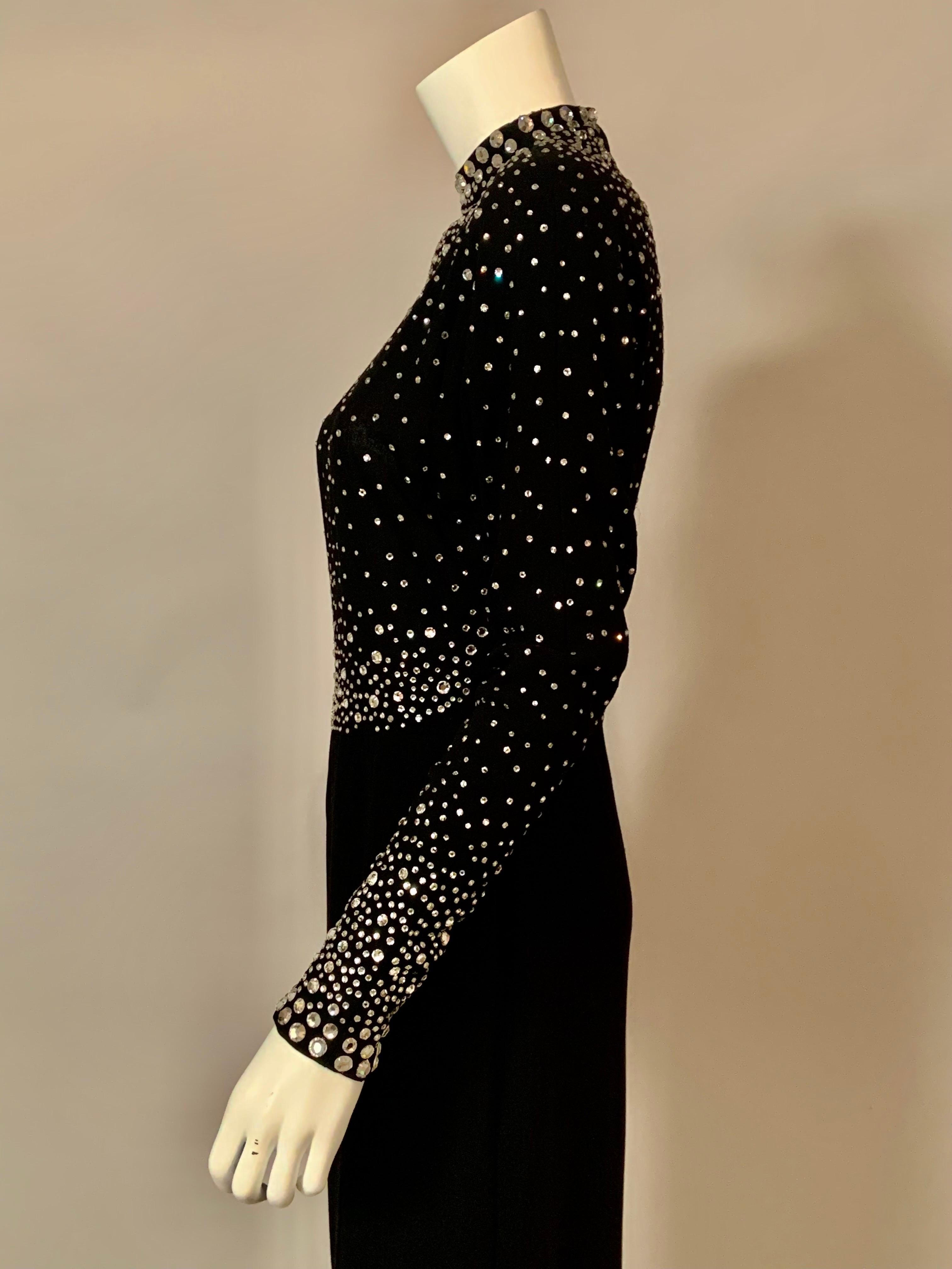 Abito da sera in seta nera con borchie e diamanti di Pauline Trigere Iconic in vendita 5