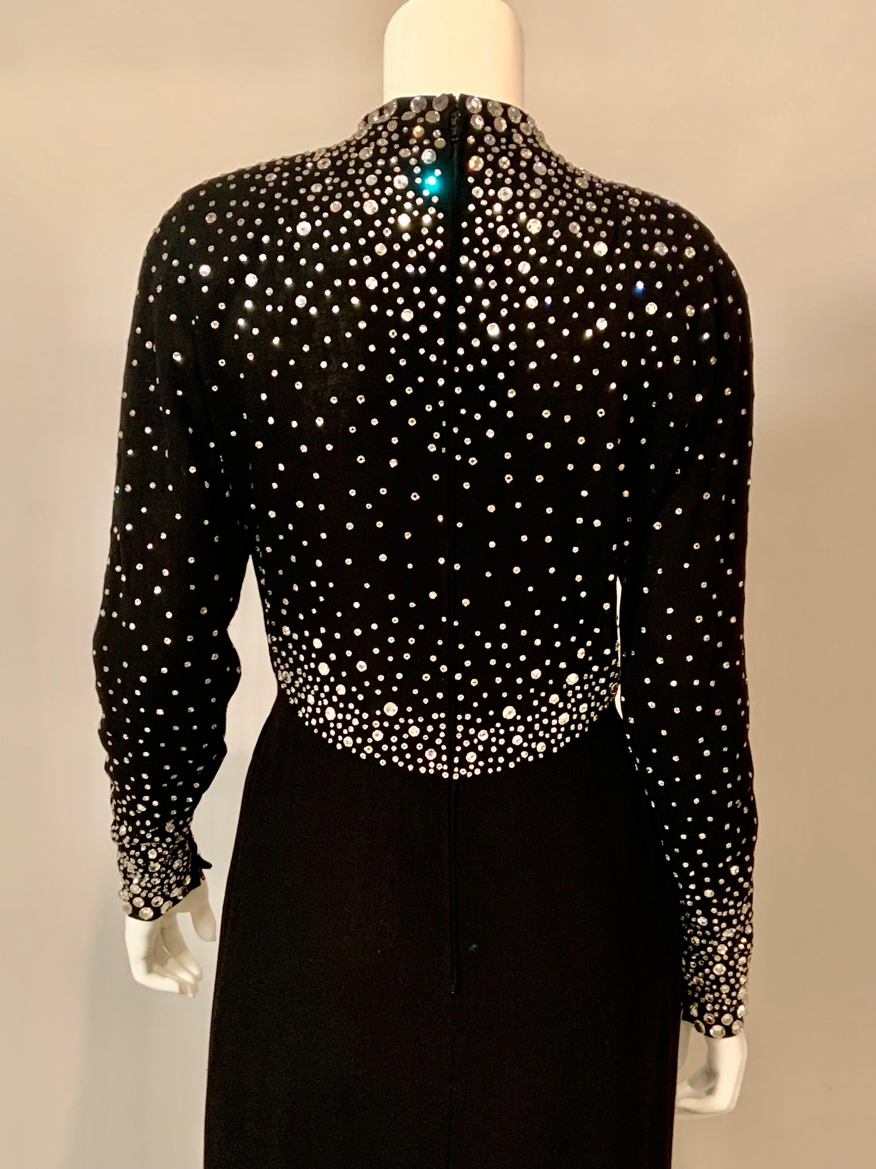 Abito da sera in seta nera con borchie e diamanti di Pauline Trigere Iconic in vendita 7