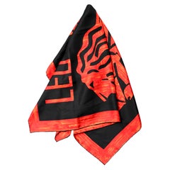 Pauline Trigère Léo Lion rouge et noir imprimé Zodiac Foulard en soie Vintage