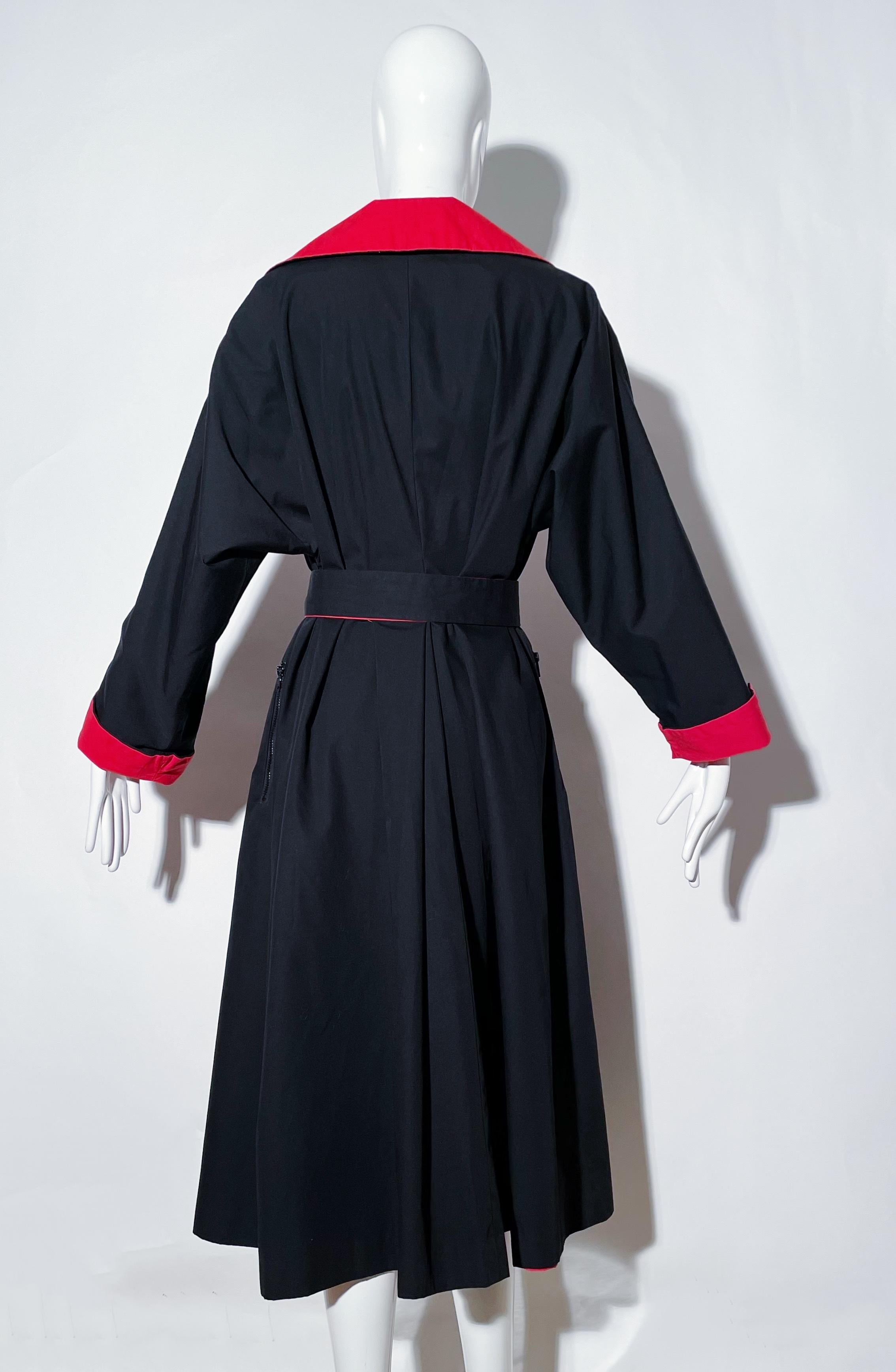 Pauline Trigere Trench-coat réversible avec ceinture  Pour femmes en vente